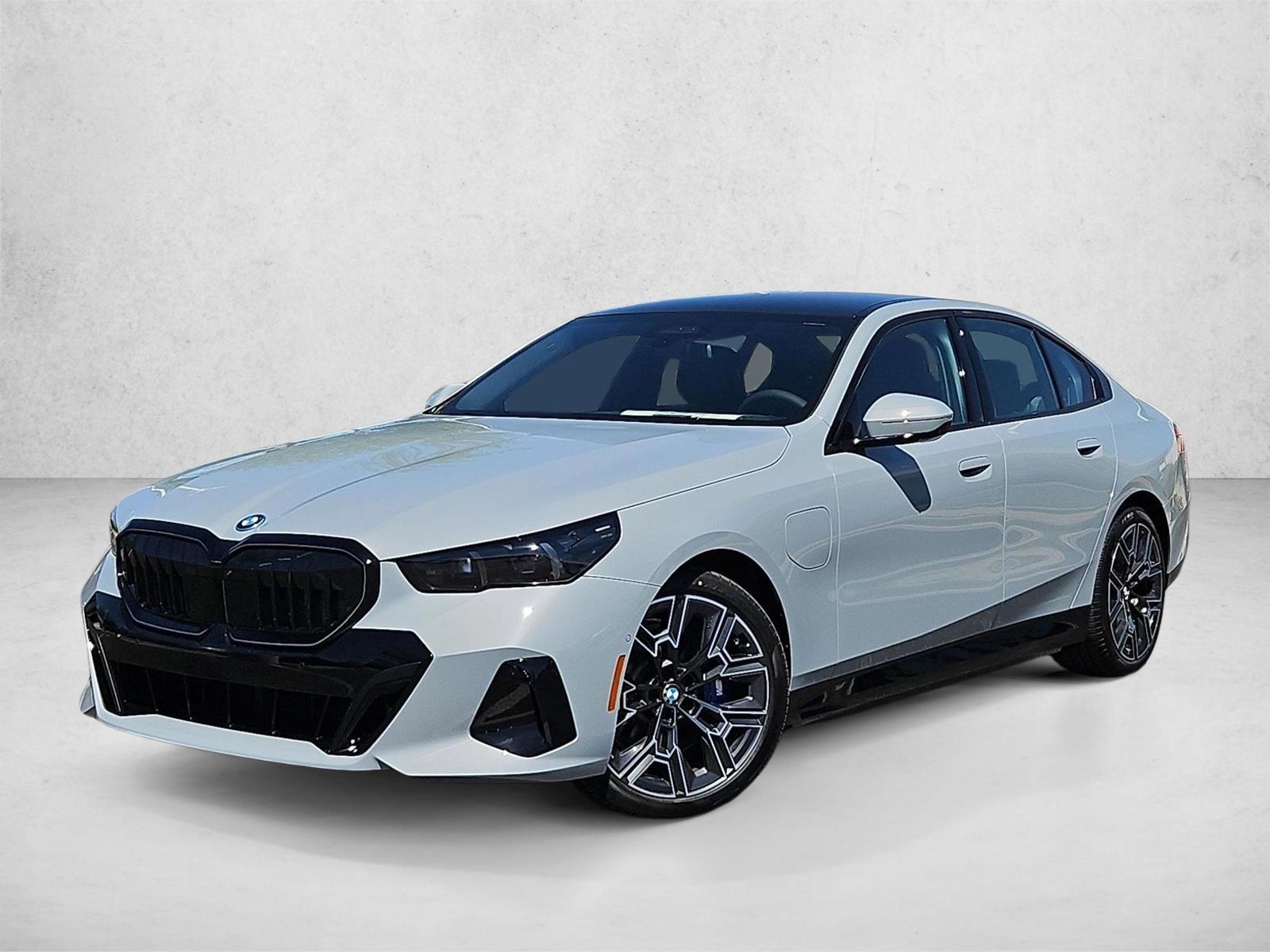 Thumbnail: 2027 BMW 5 Series - 1