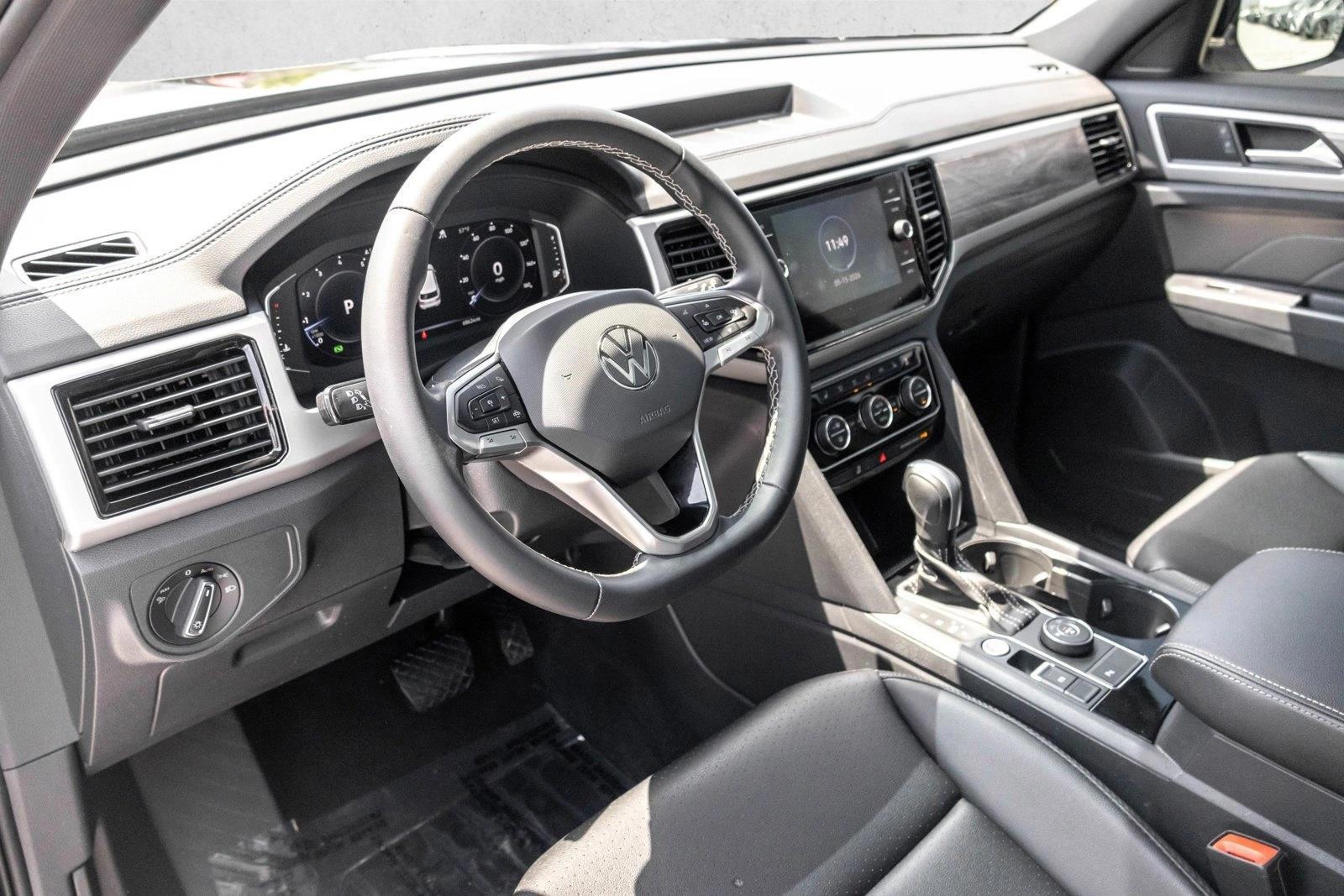 Thumbnail: 2023 Volkswagen Atlas - 3