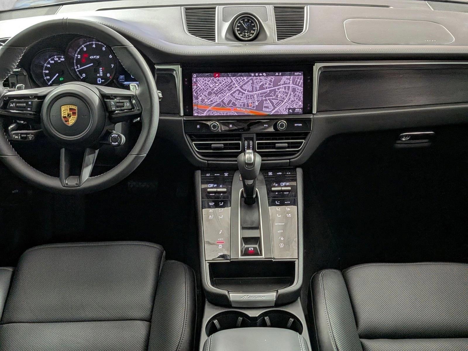 Thumbnail: 2026 Porsche Macan - 3