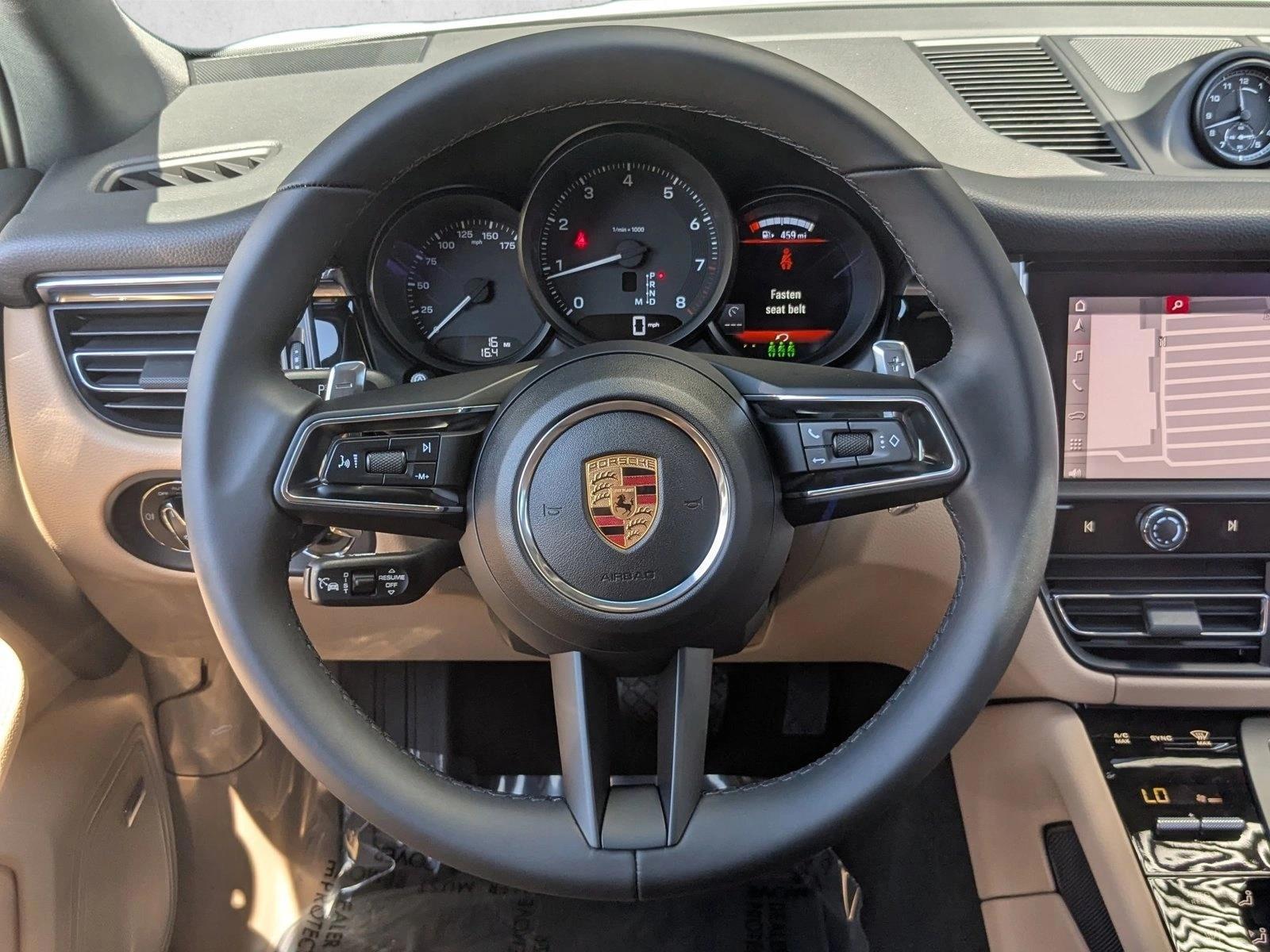 2026 Porsche Macan T - Photo 15