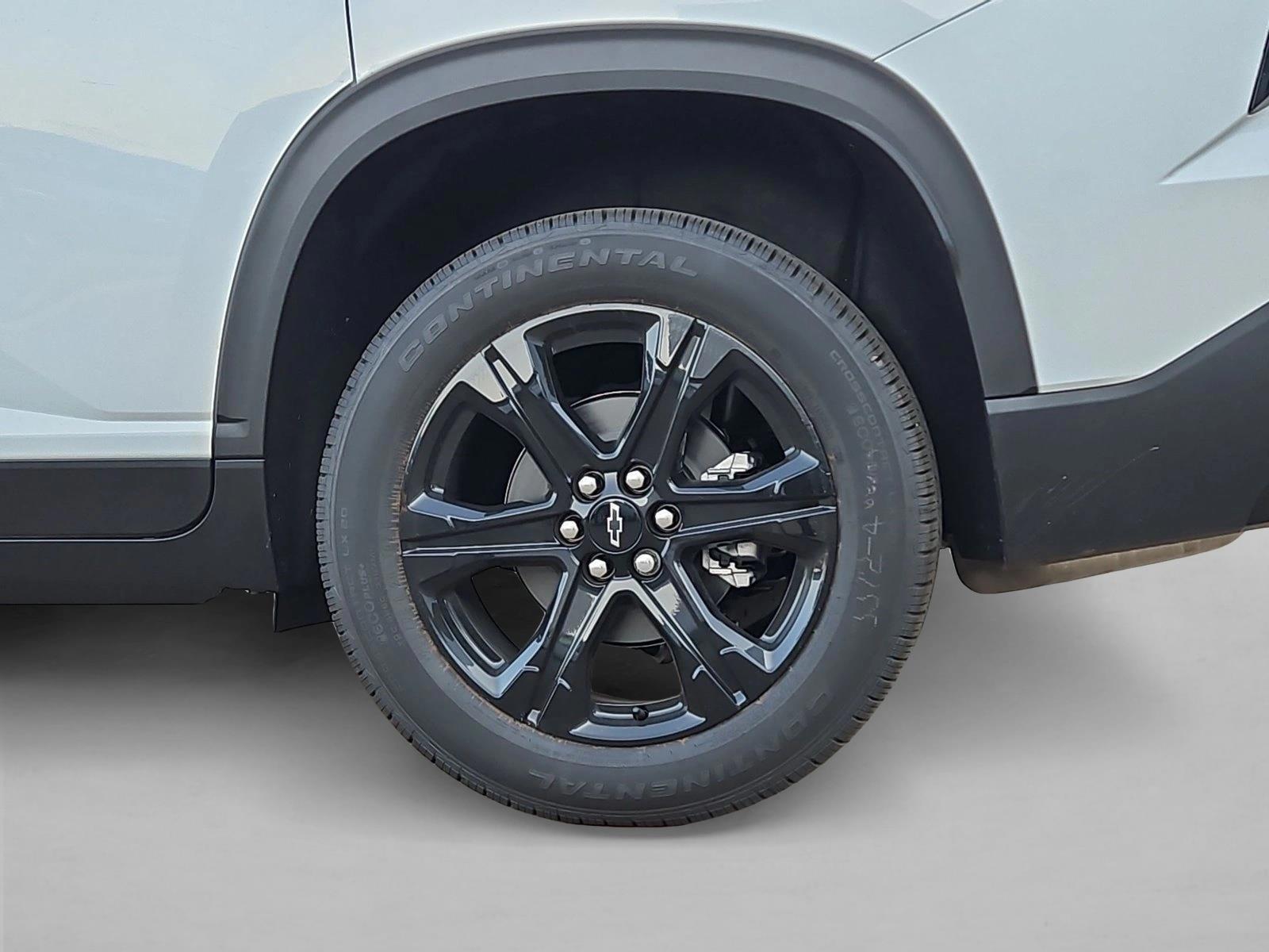 2027 Chevrolet Traverse LT - Photo 10