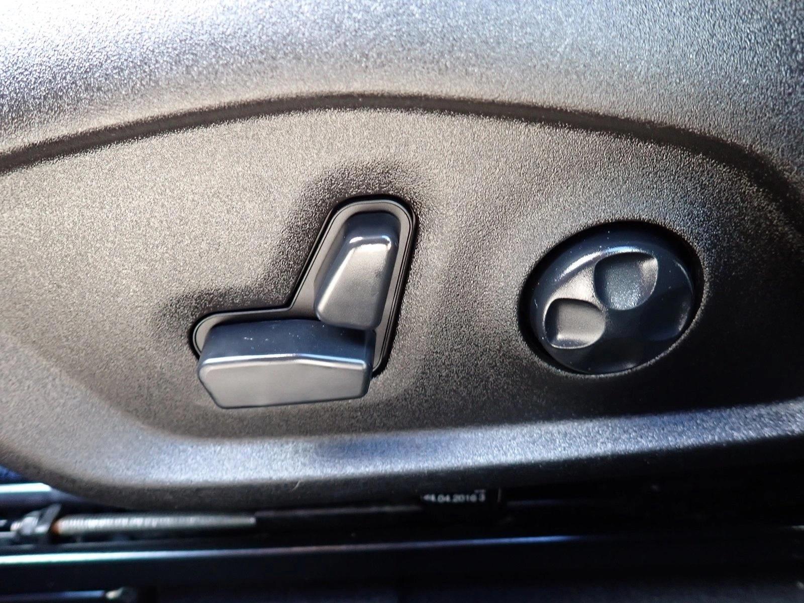 Thumbnail: 2016 Jeep Renegade - 3
