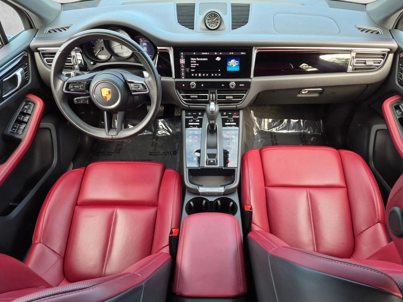 Thumbnail: 2022 Porsche Macan - 3