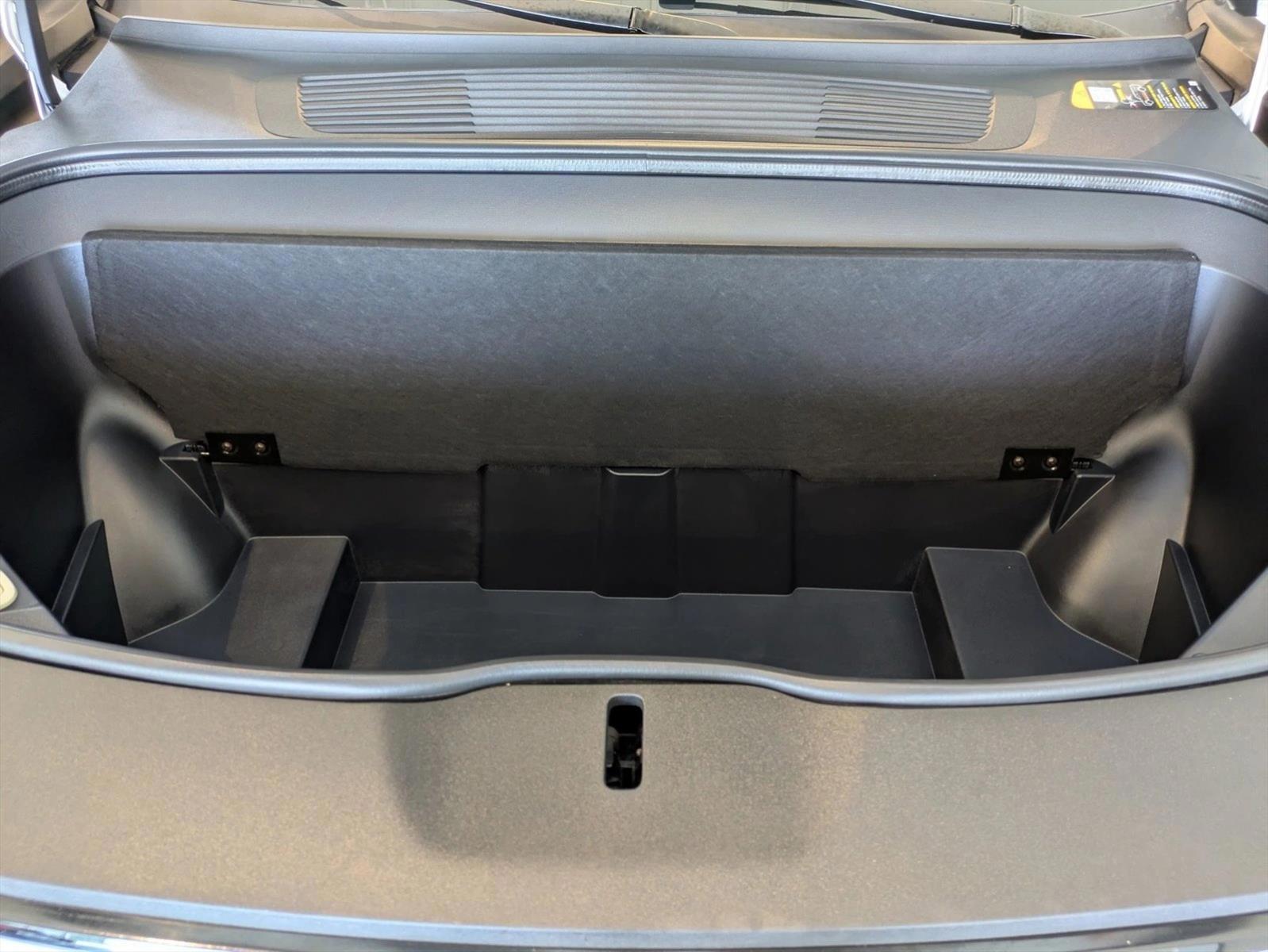 Thumbnail: 2023 Rivian R1S - 4