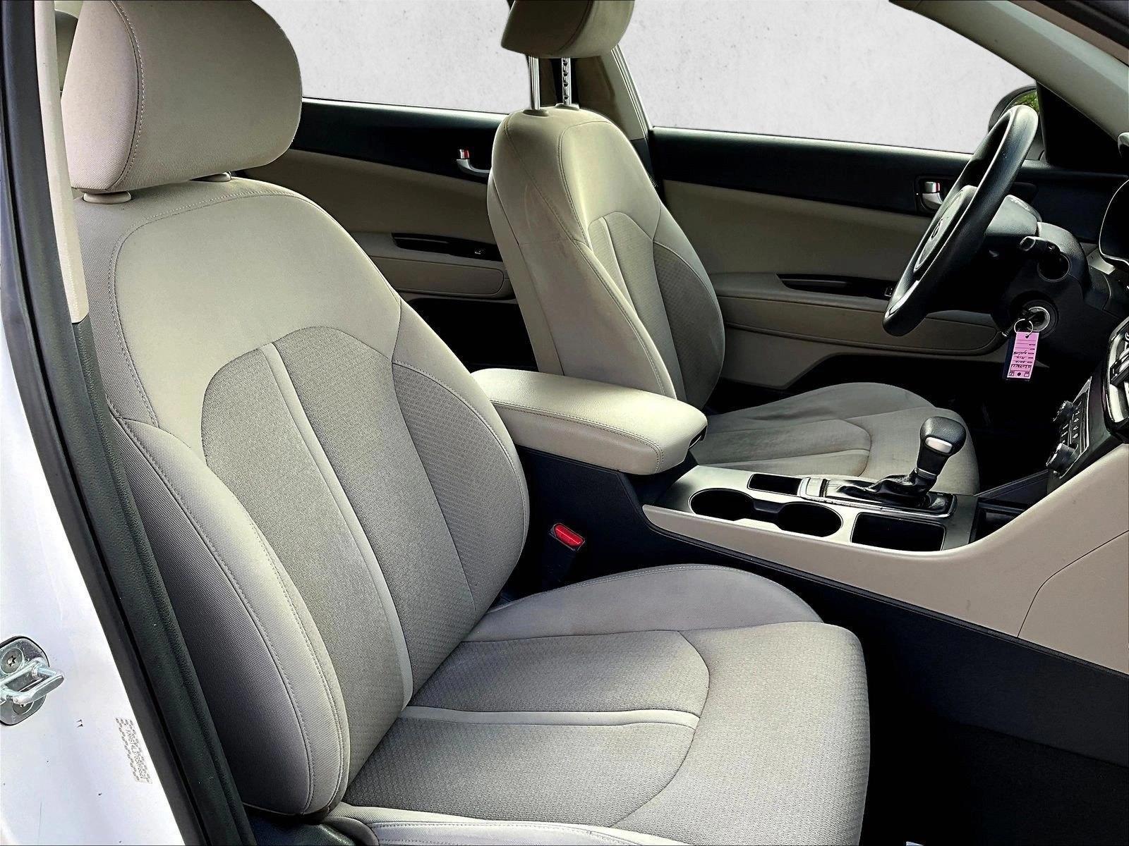2016 Kia Optima LX - Photo 9