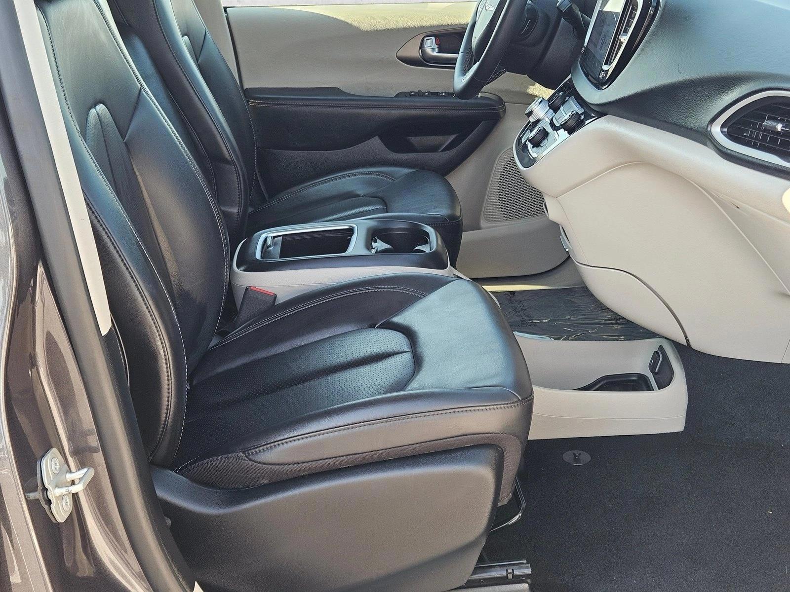 2023 Chrysler Pacifica Touring L - Photo 20