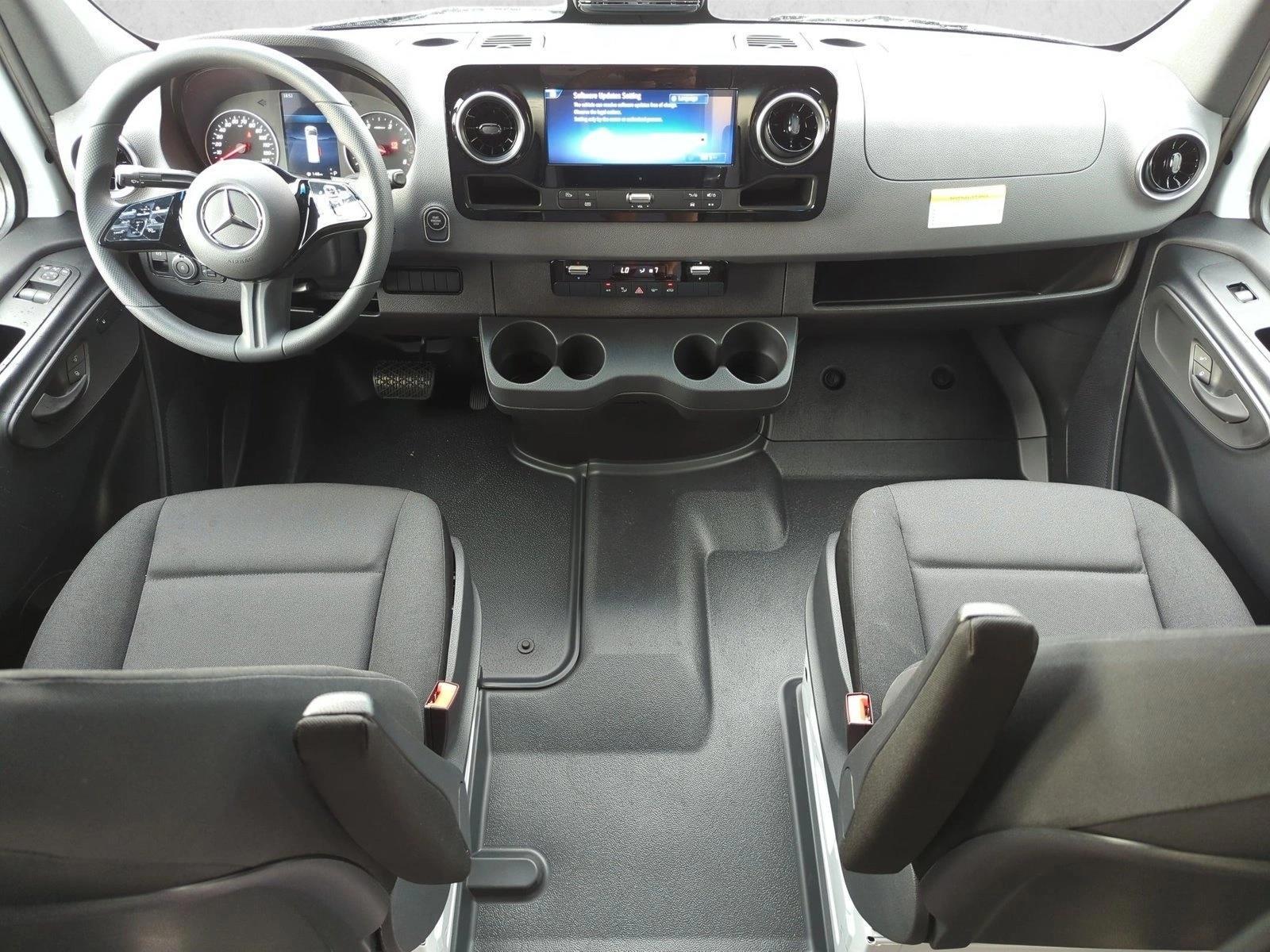 Thumbnail: 2026 Mercedes-Benz Sprinter - 3