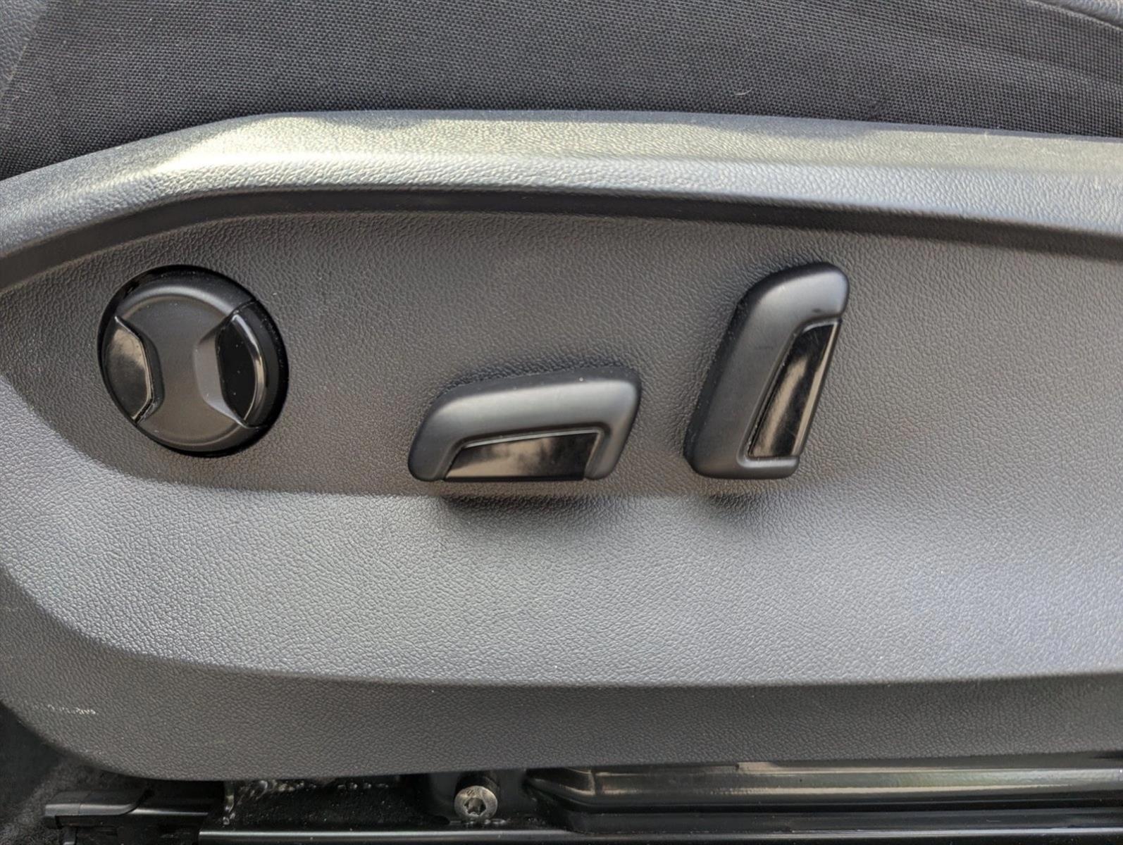 Thumbnail: 2024 Volkswagen Tiguan - 4