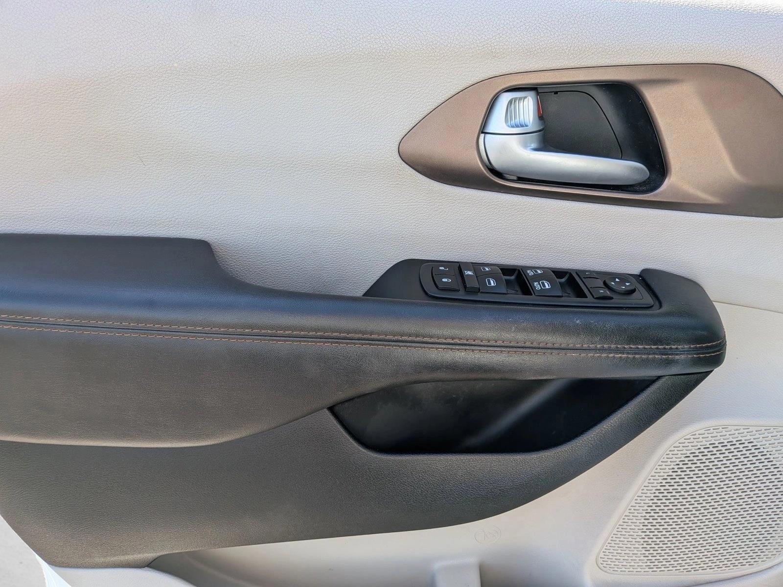 2017 Chrysler Pacifica Touring-L - Photo 11