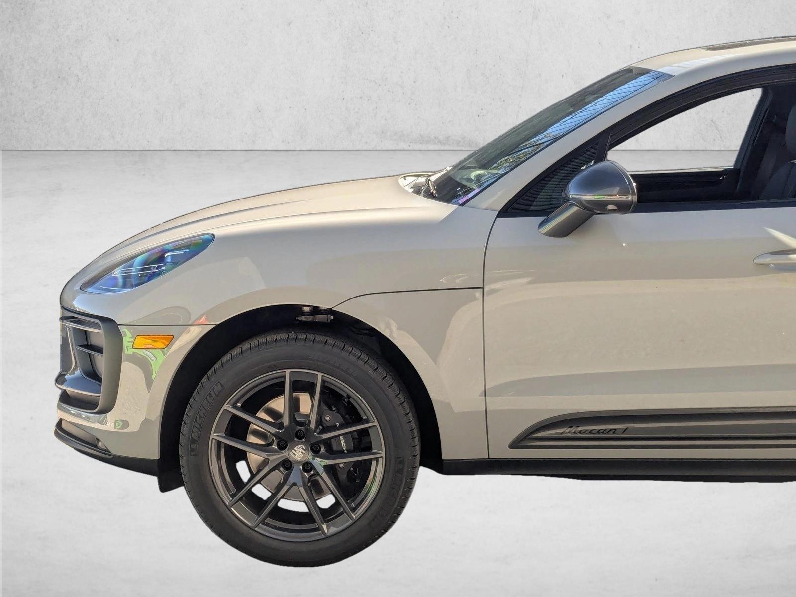 2026 Porsche Macan T - Photo 11