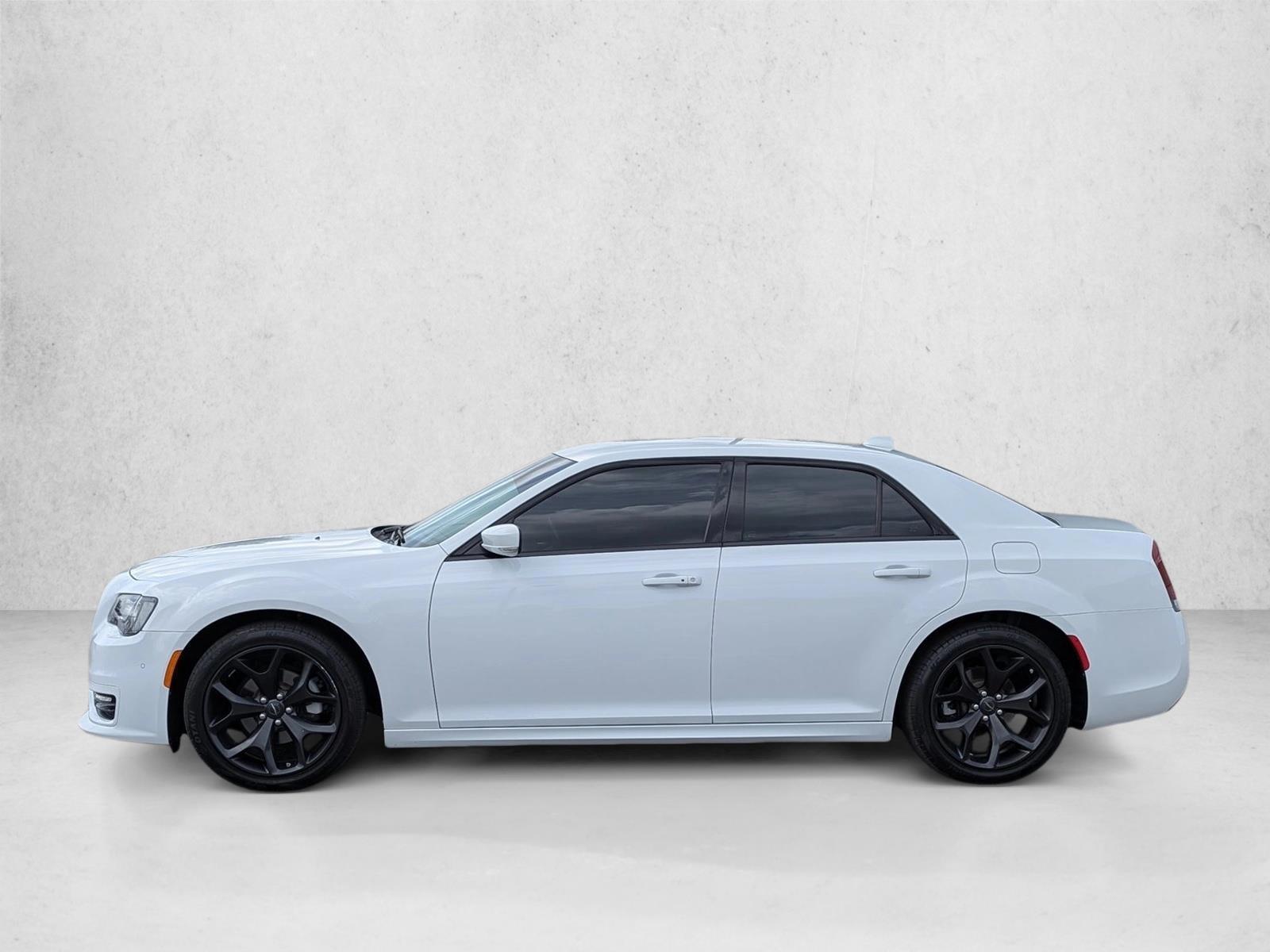 Thumbnail: 2022 Chrysler 300 - 2