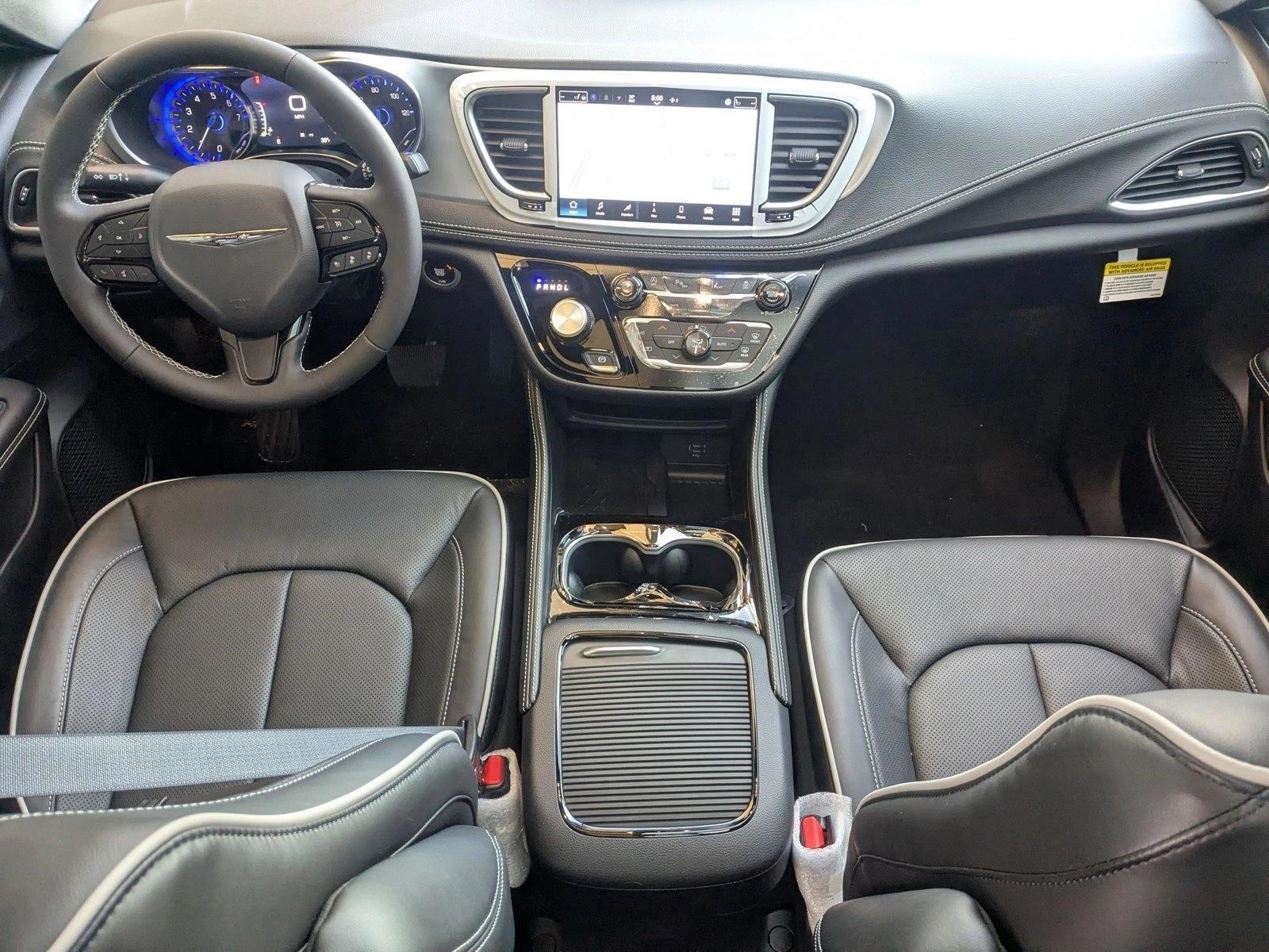 Thumbnail: 2026 Chrysler Pacifica - 3
