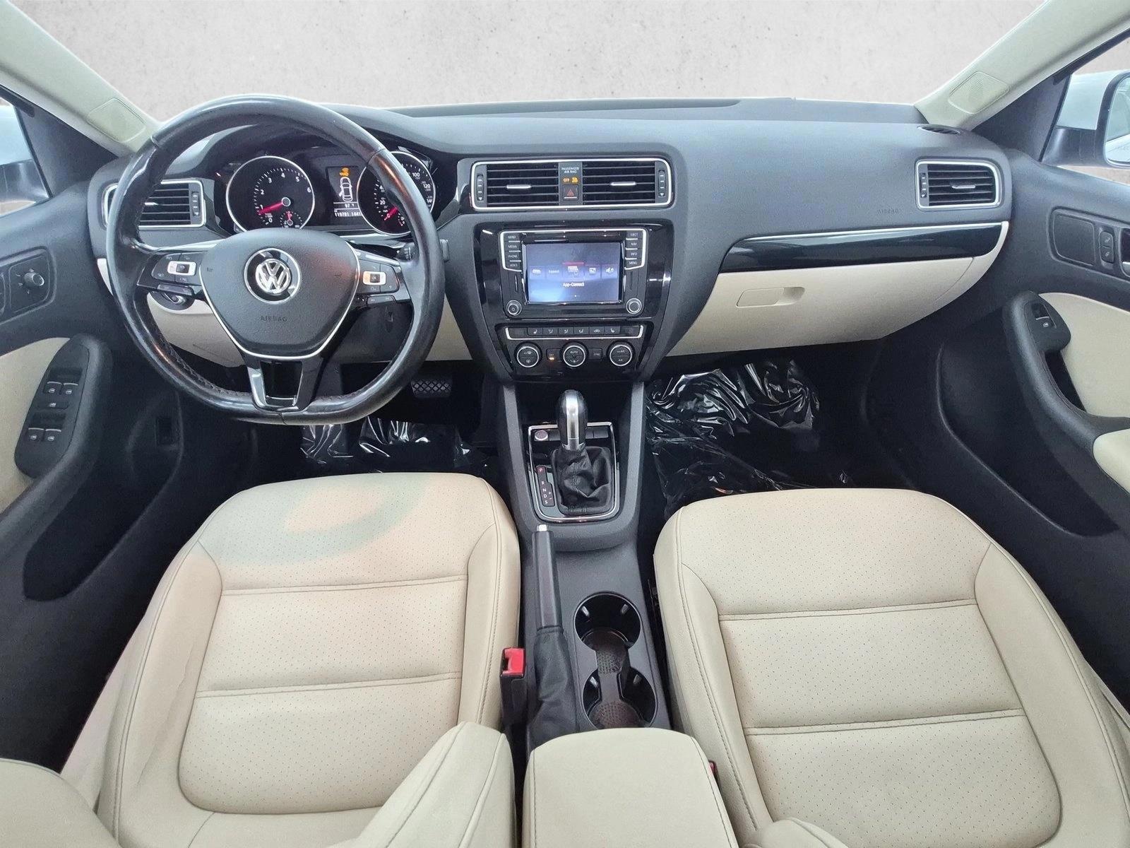 Thumbnail: 2017 Volkswagen Jetta - 4