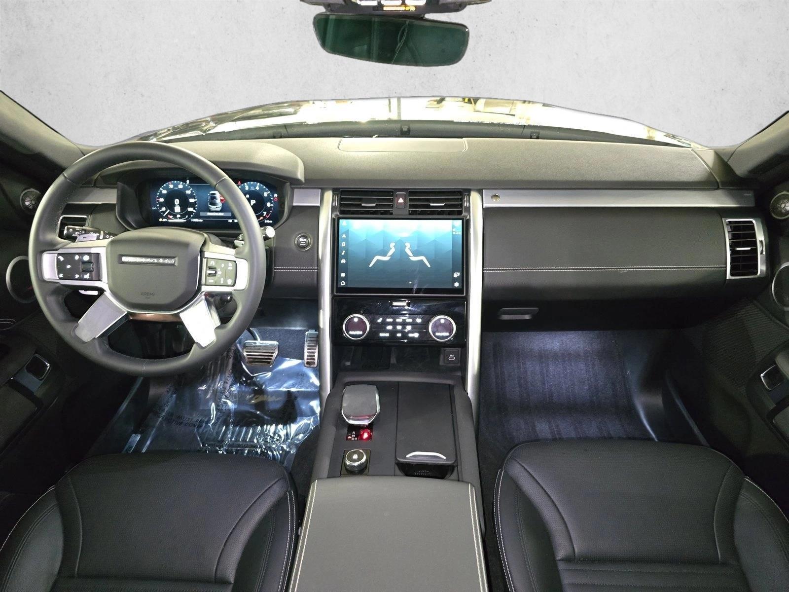 Thumbnail: 2024 Land Rover Discovery - 3