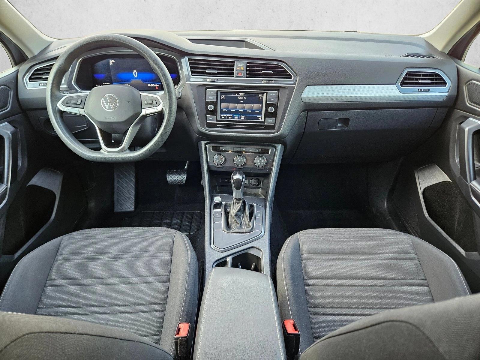 Thumbnail: 2023 Volkswagen Tiguan - 3