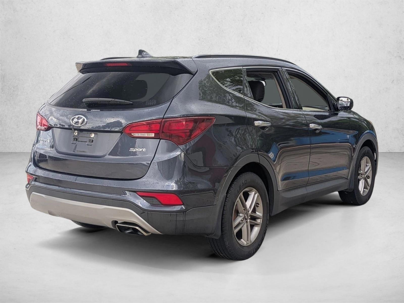 Thumbnail: 2017 Hyundai Santa Fe - 4