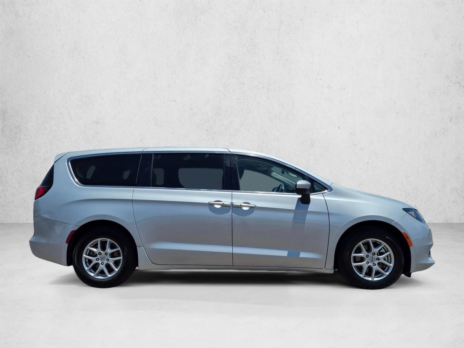 2022 Chrysler Voyager