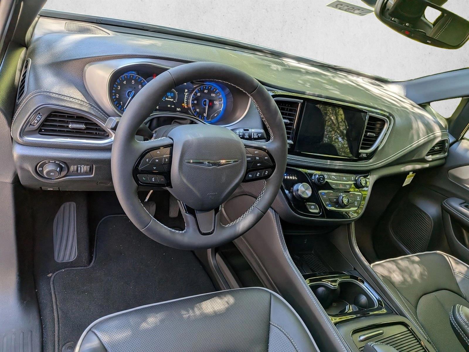 Thumbnail: 2026 Chrysler Pacifica - 3