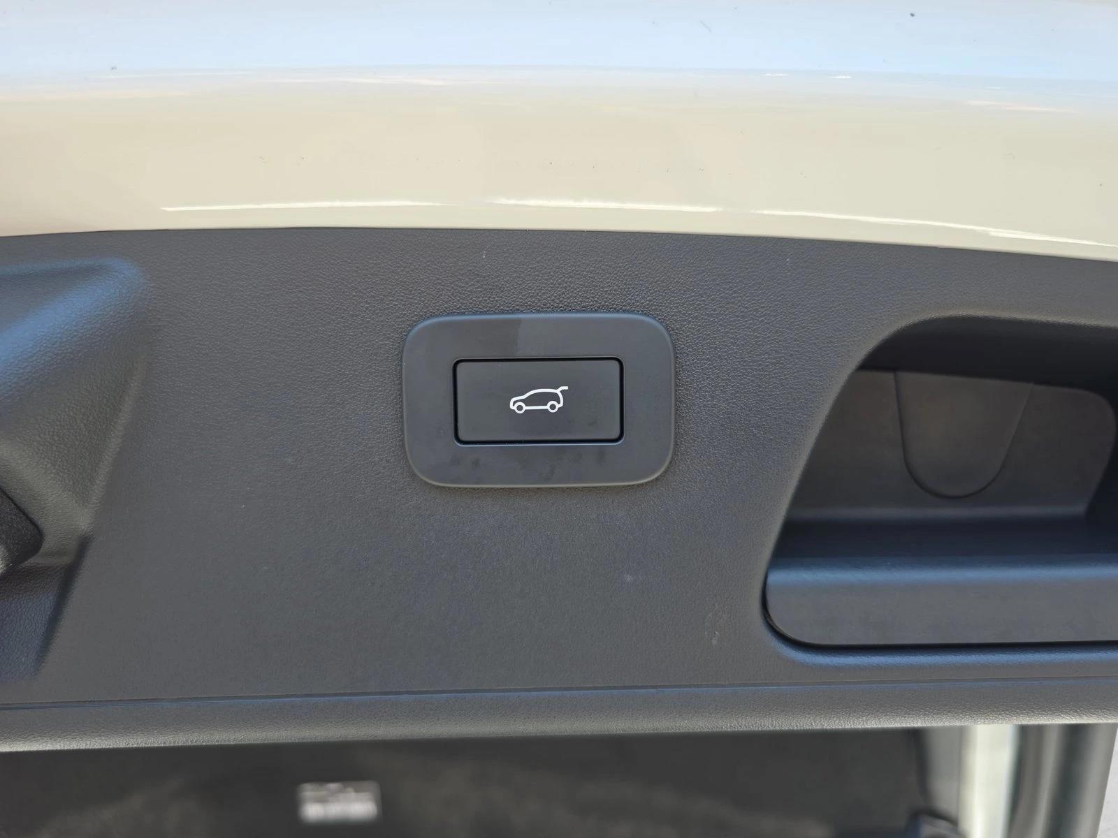 2024 Jaguar E-Pace R-DYNAMIC SE - Photo 13