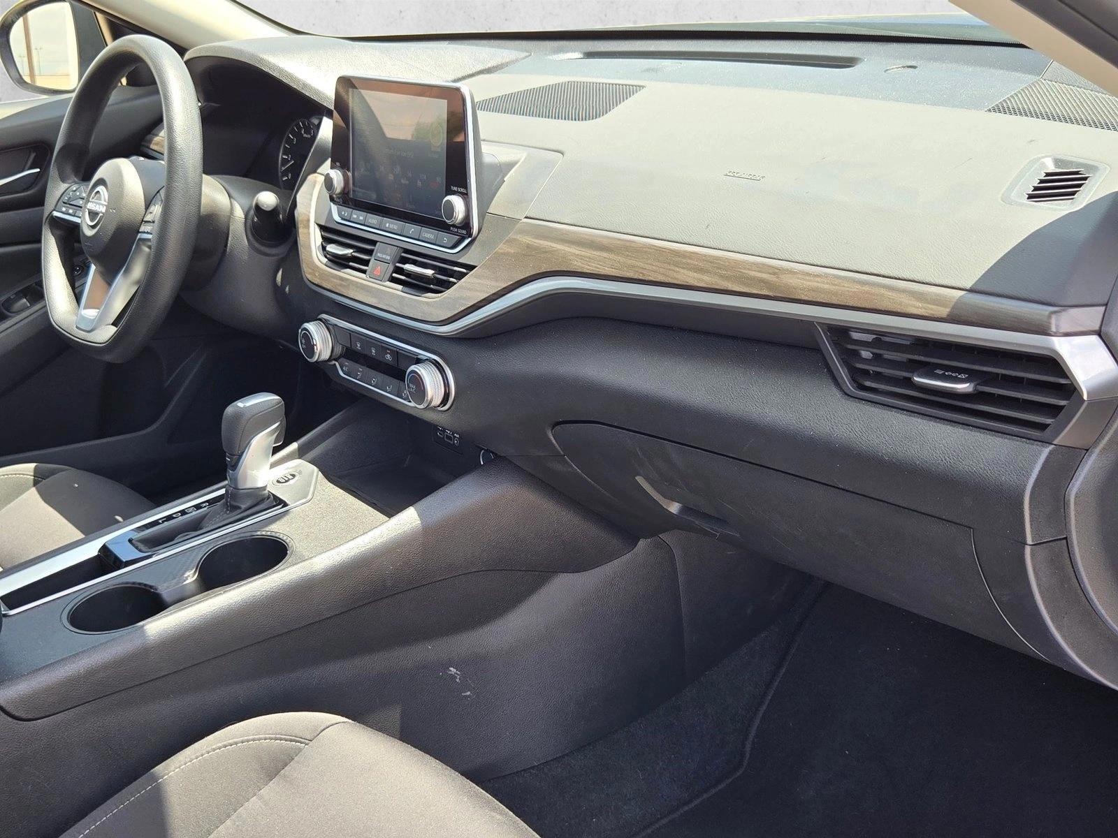 2025 Nissan Altima SV - Photo 20