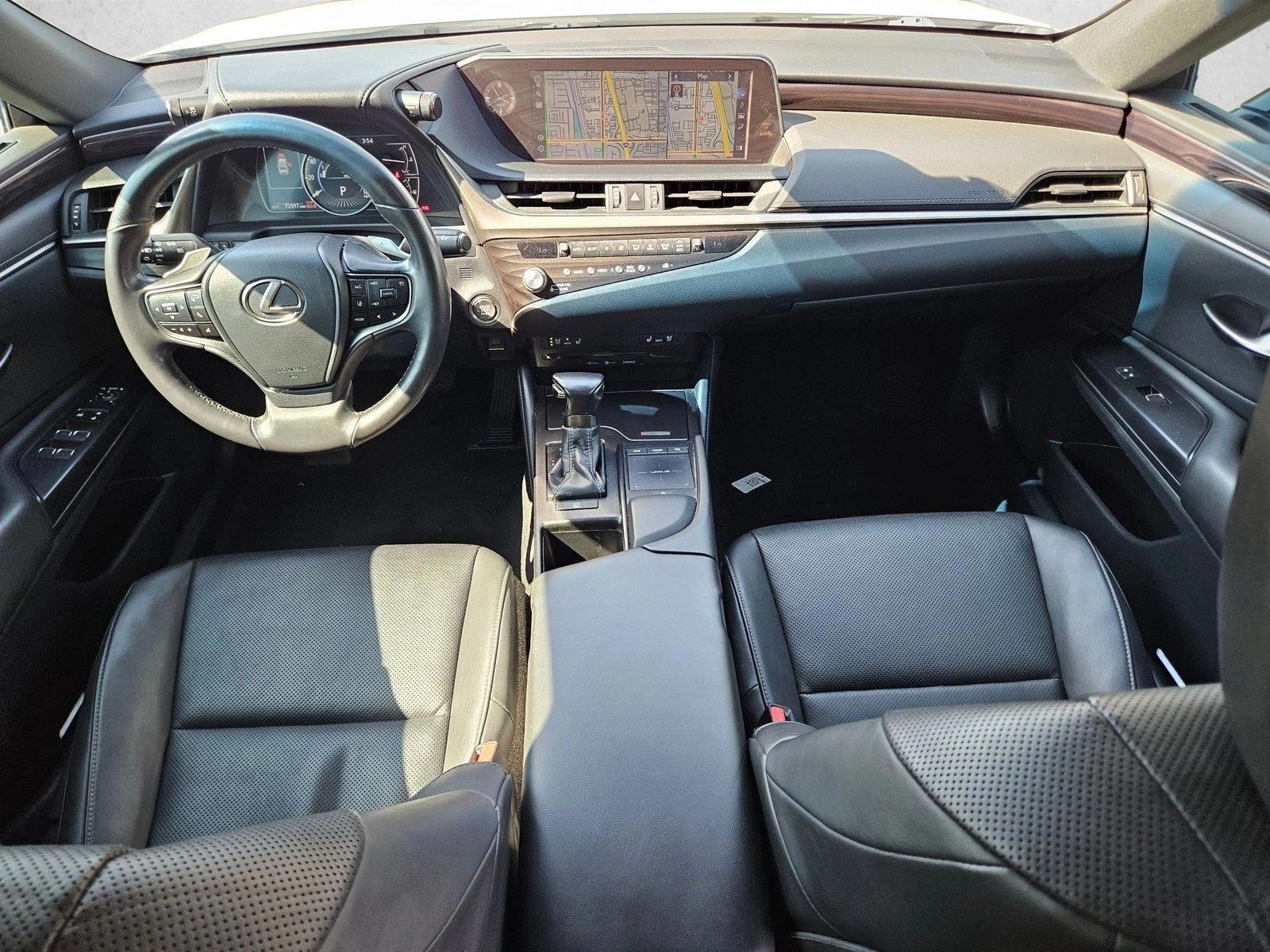Thumbnail: 2021 Lexus ES - 3