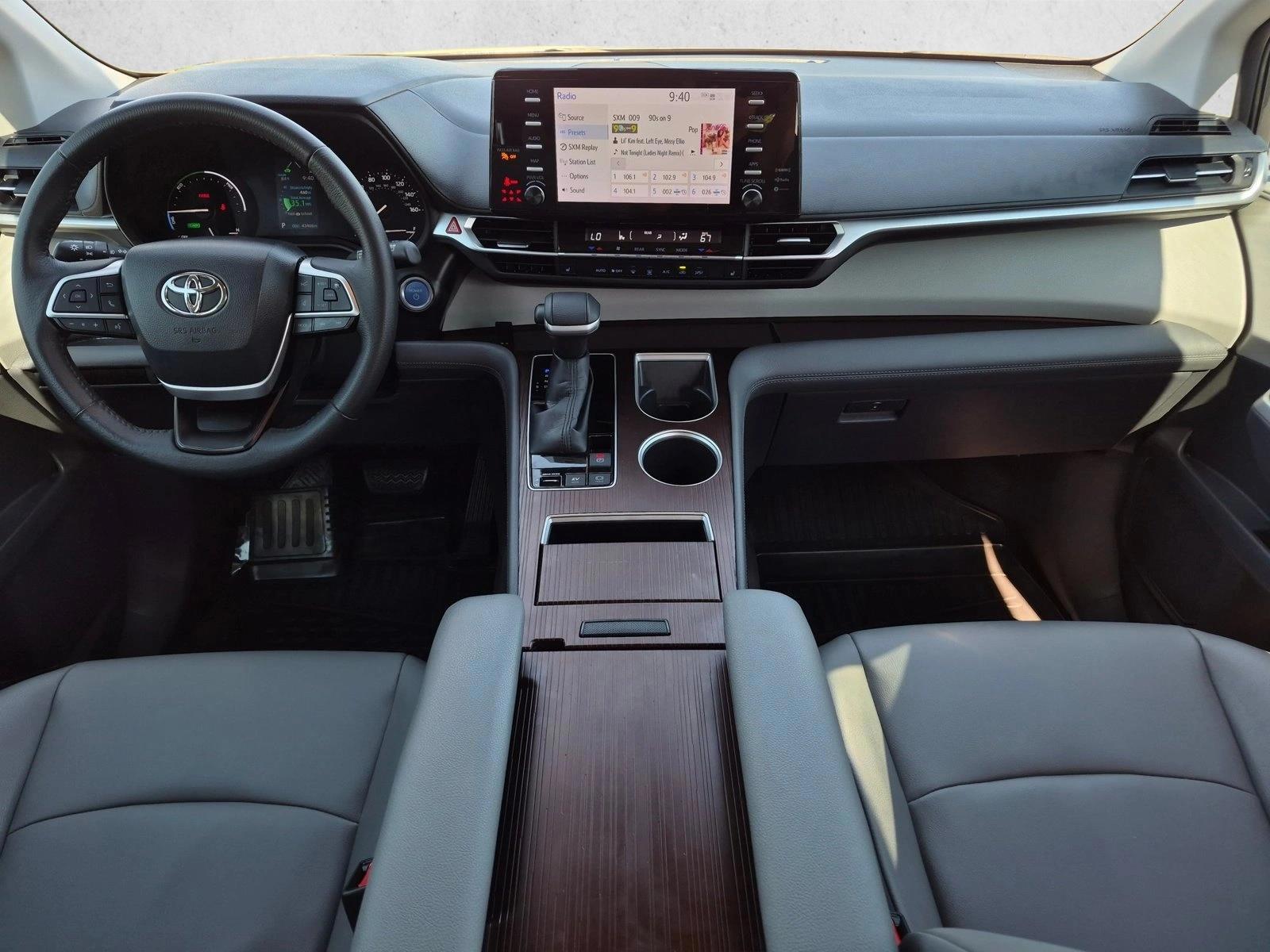 Thumbnail: 2022 Toyota Sienna - 3