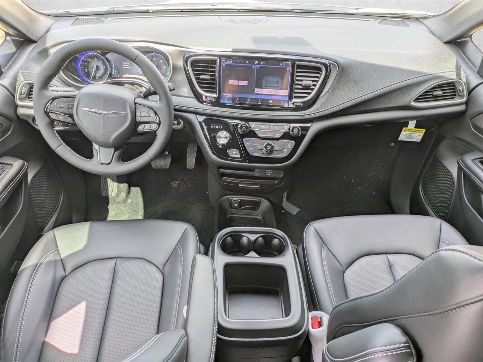 Thumbnail: 2026 Chrysler Pacifica - 2