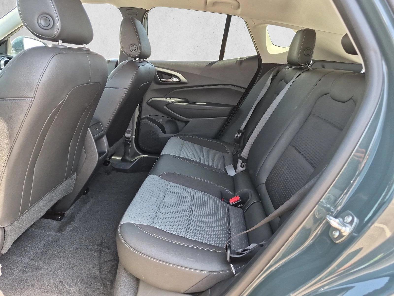 2025 Chevrolet Trax LT - Photo 17