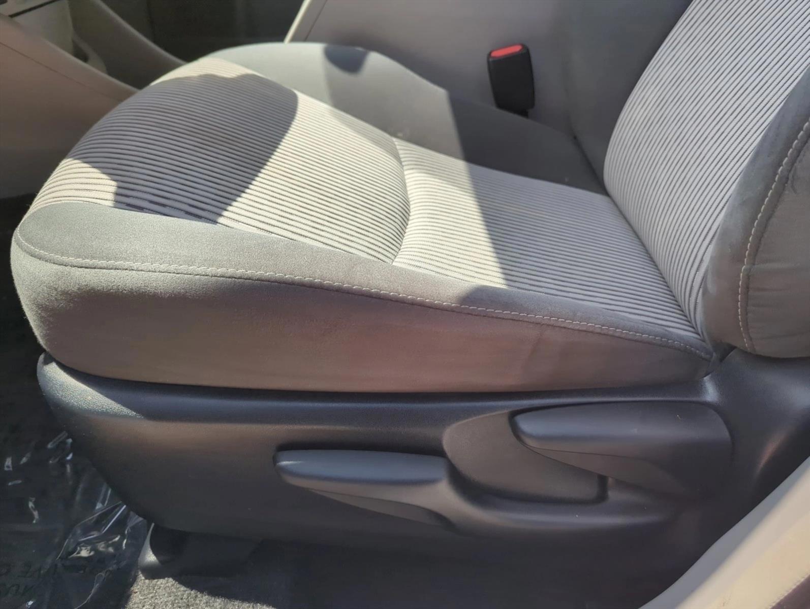 Thumbnail: 2017 Toyota Prius v - 3