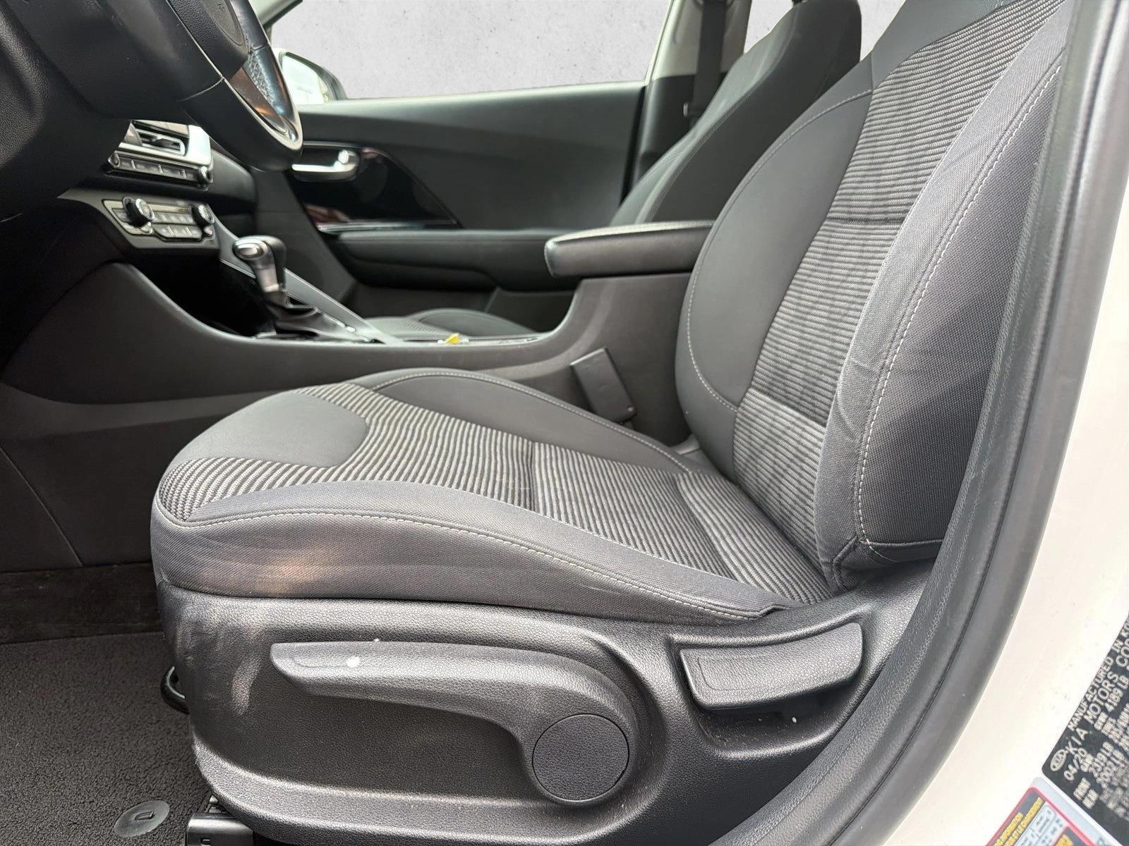 Thumbnail: 2020 Kia Niro - 4