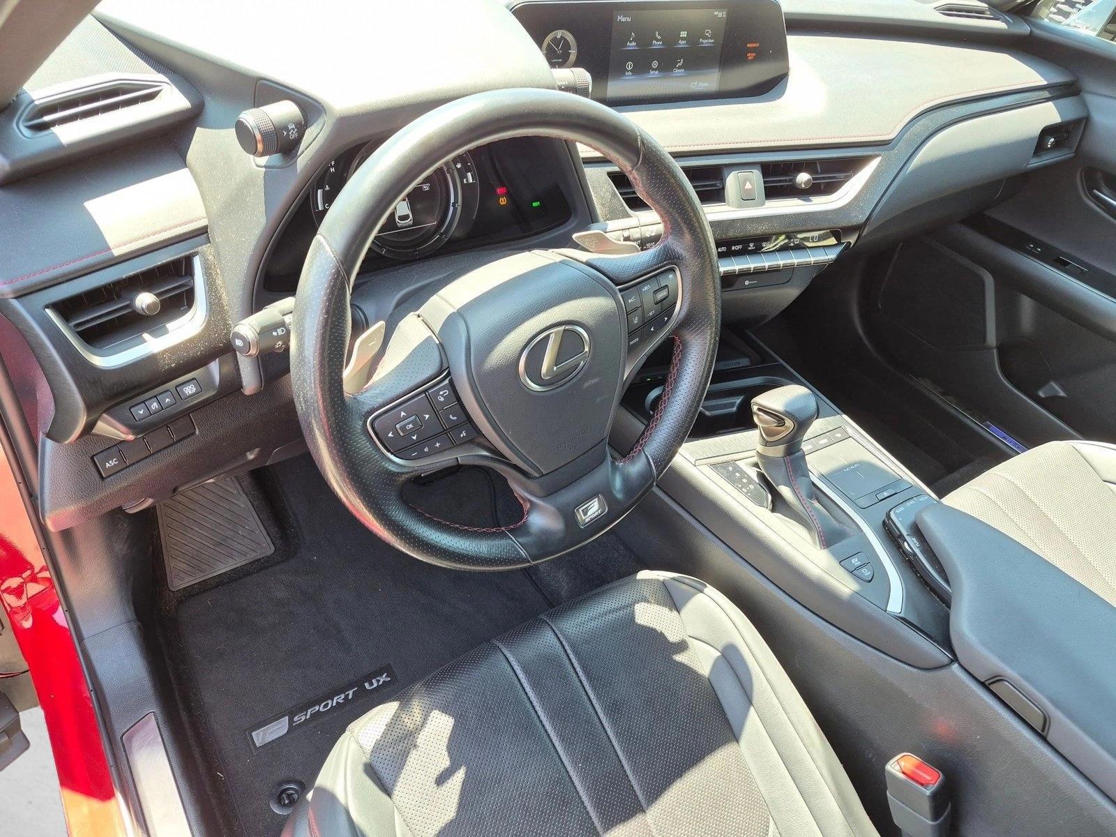 Thumbnail: 2021 Lexus UX - 3