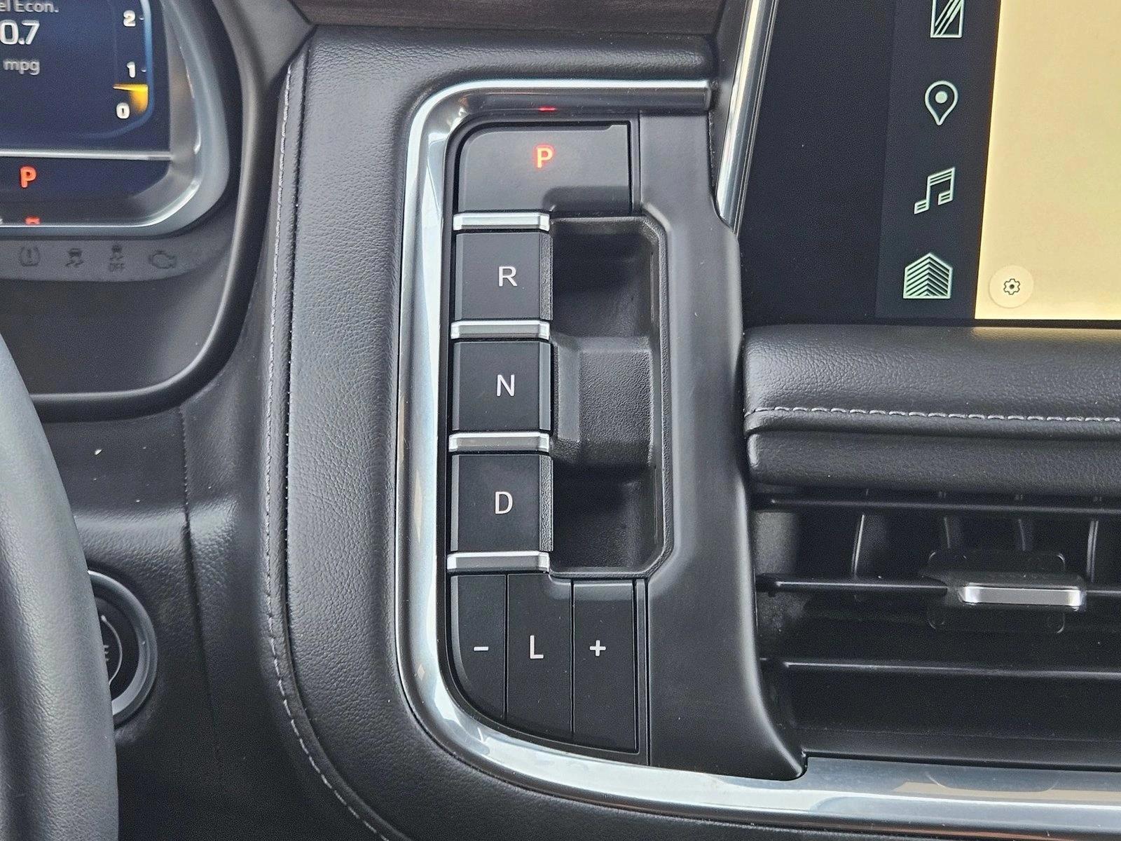 2023 Chevrolet Suburban Z71 - Photo 12