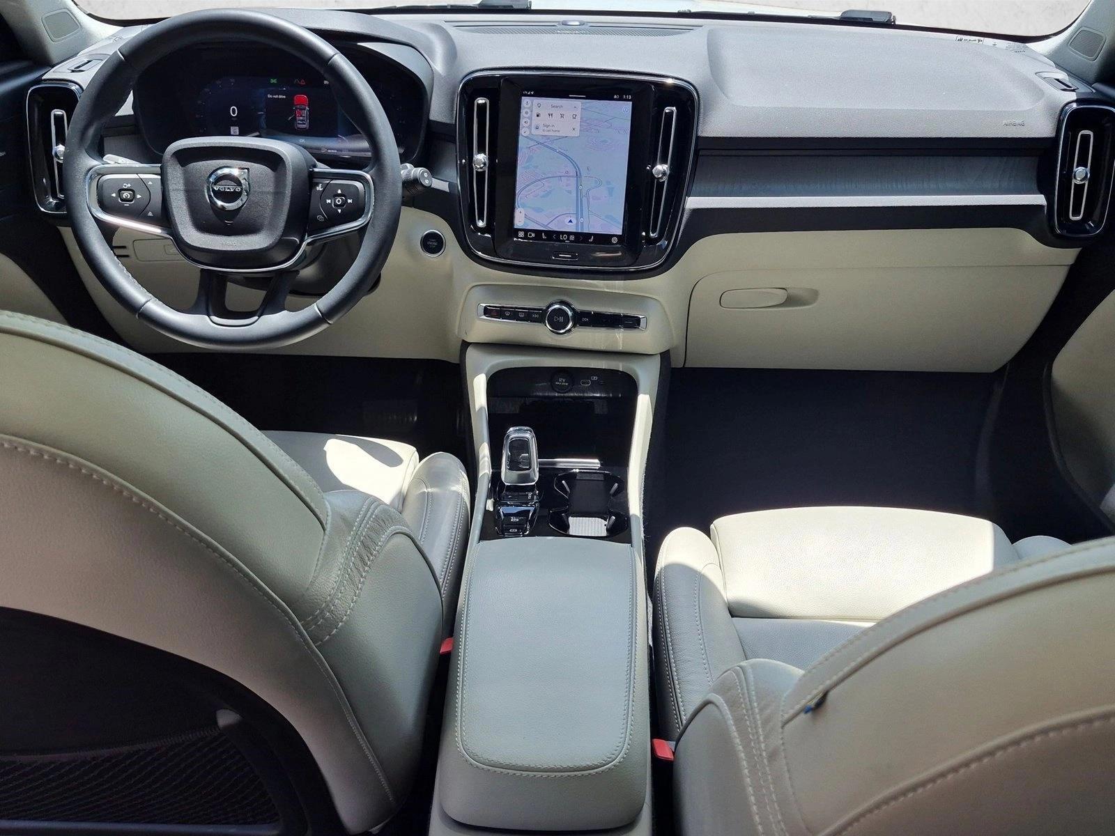 Thumbnail: 2023 Volvo XC40 - 3