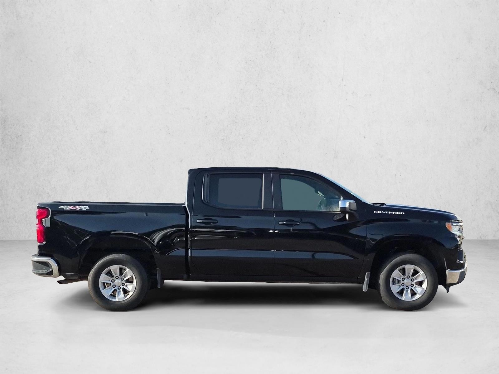 2025 Chevrolet Silverado 1500 LT - Photo 4