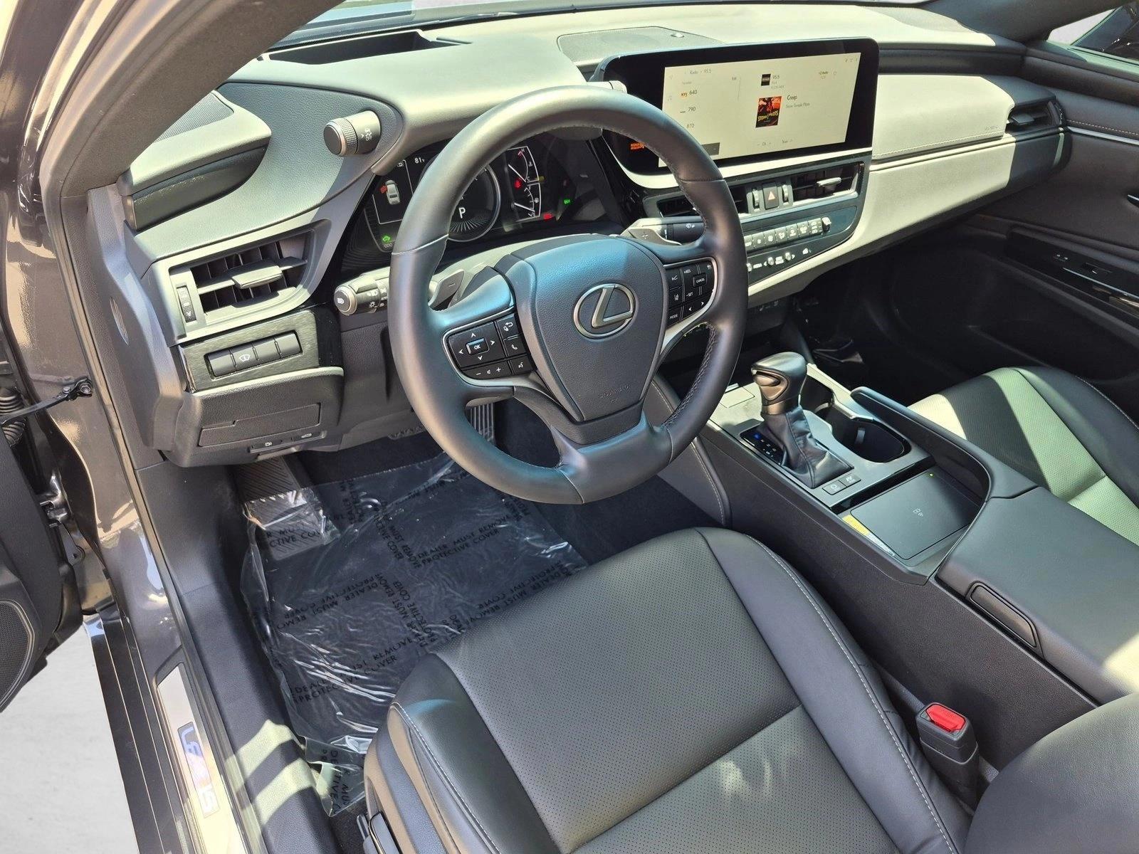Thumbnail: 2025 Lexus ES - 3