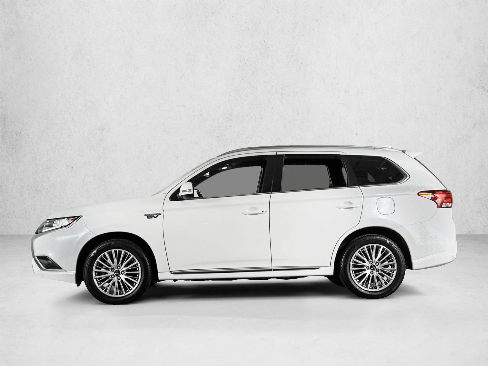 Thumbnail: 2022 Mitsubishi Outlander - 2