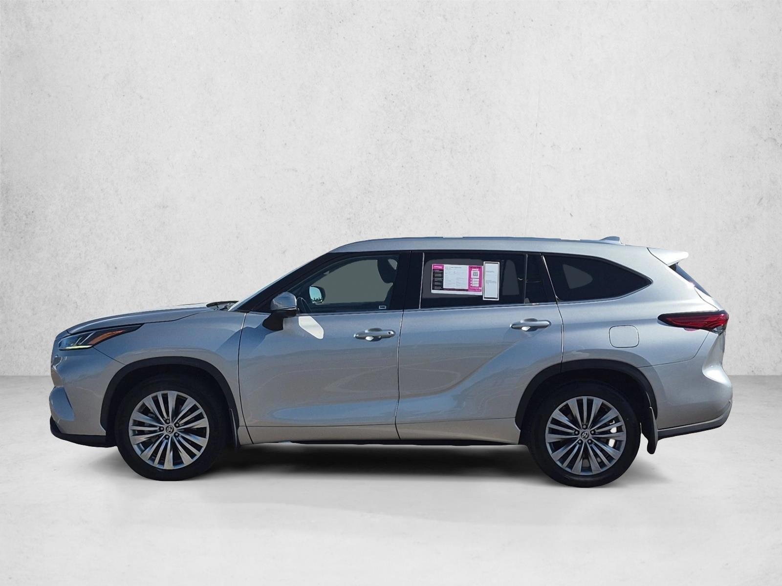 Thumbnail: 2023 Toyota Highlander - 2