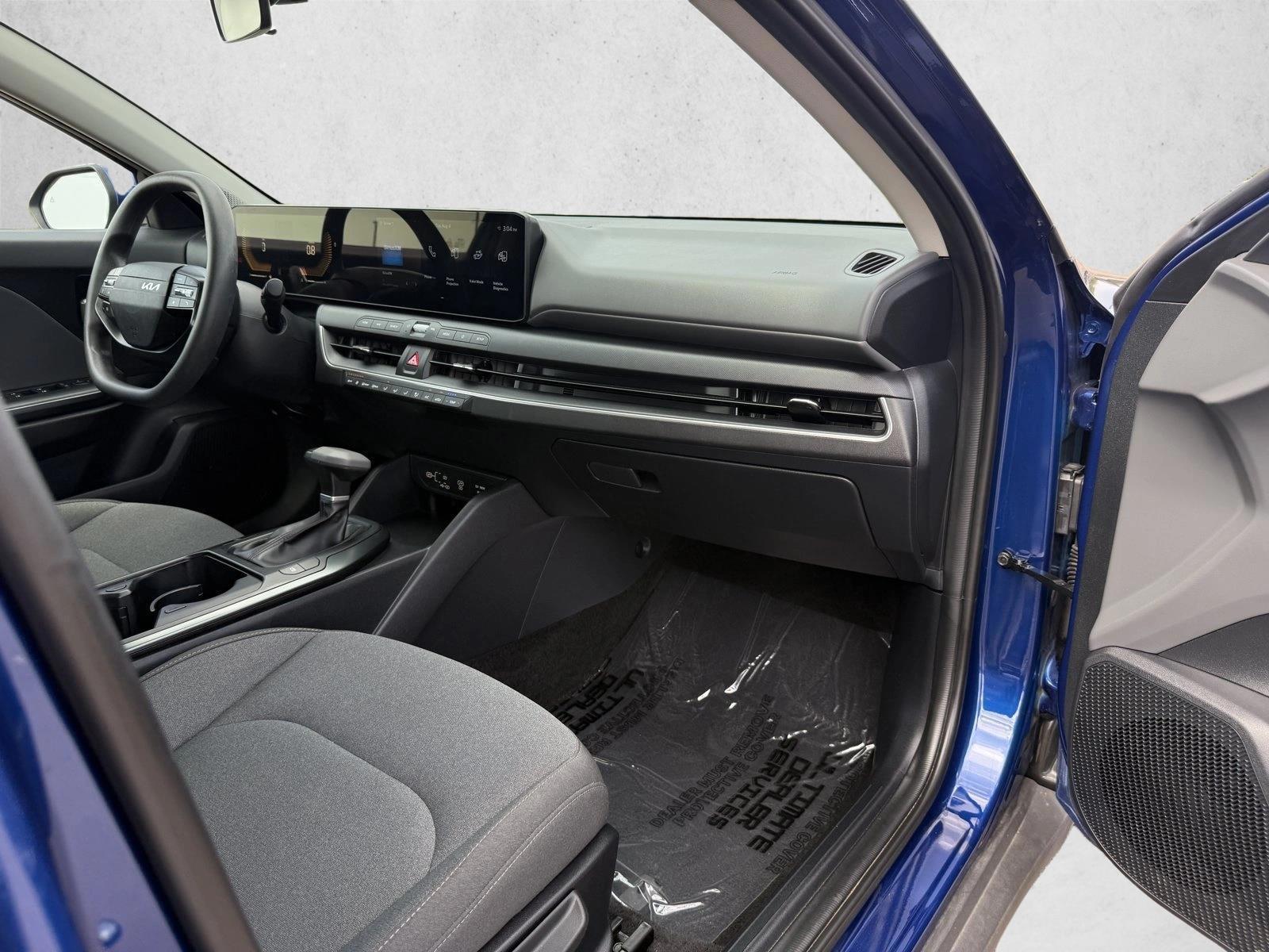 2025 Kia K4 LXS - Photo 12