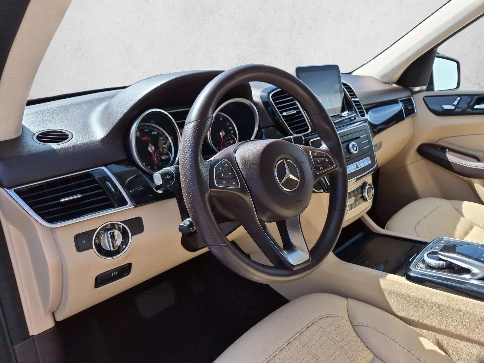 Thumbnail: 2016 Mercedes-Benz GLE - 3