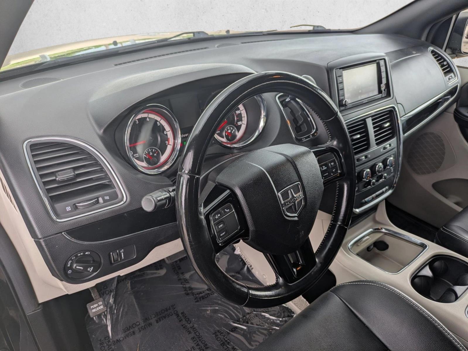 Thumbnail: 2019 Dodge Grand Caravan - 3