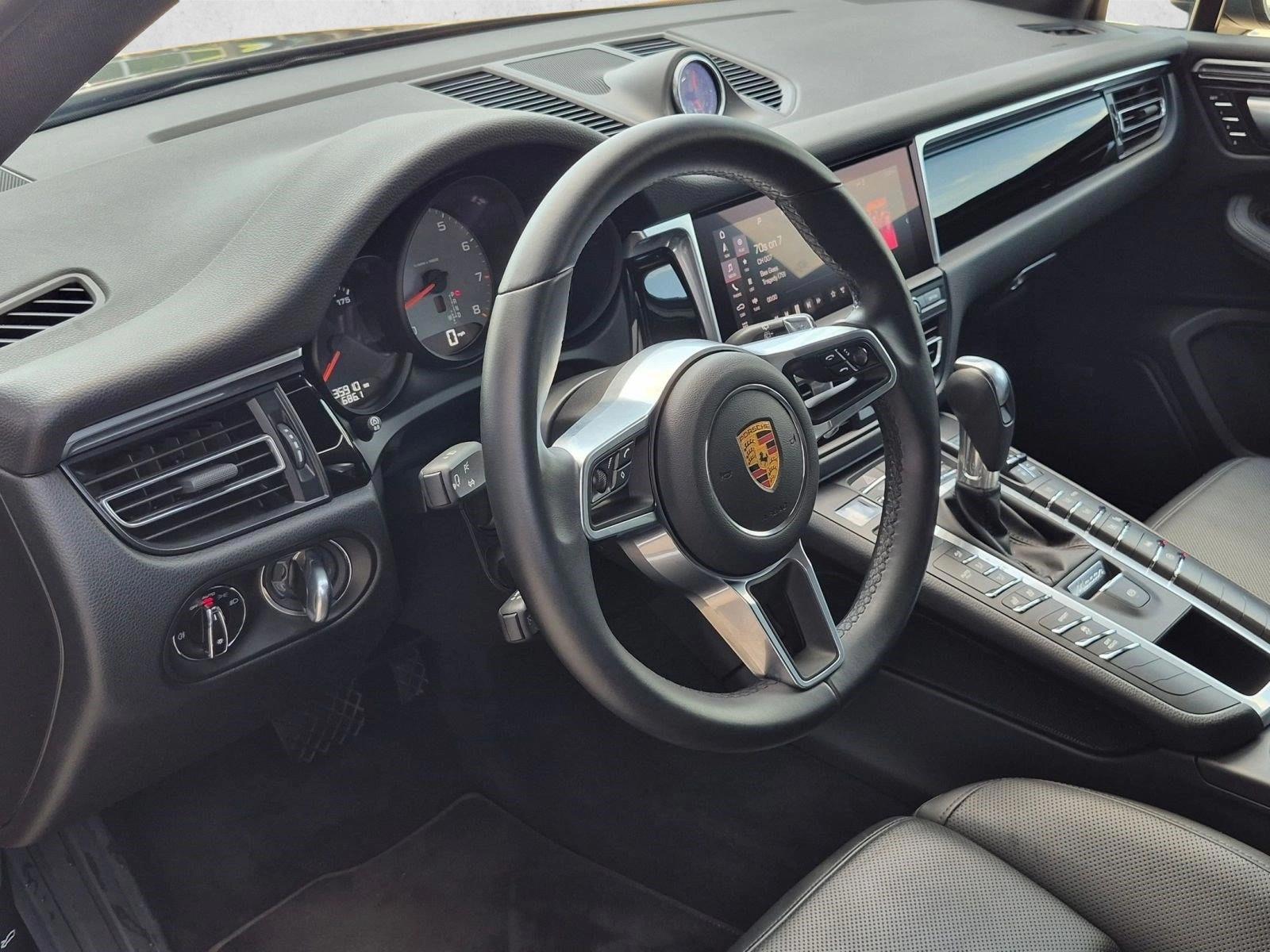 Thumbnail: 2021 Porsche Macan - 3