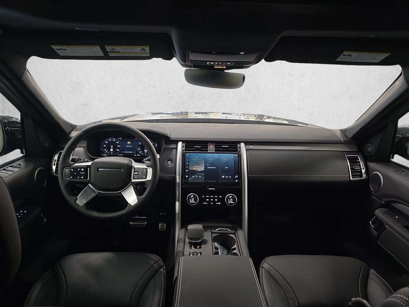 Thumbnail: 2026 Land Rover Discovery - 3