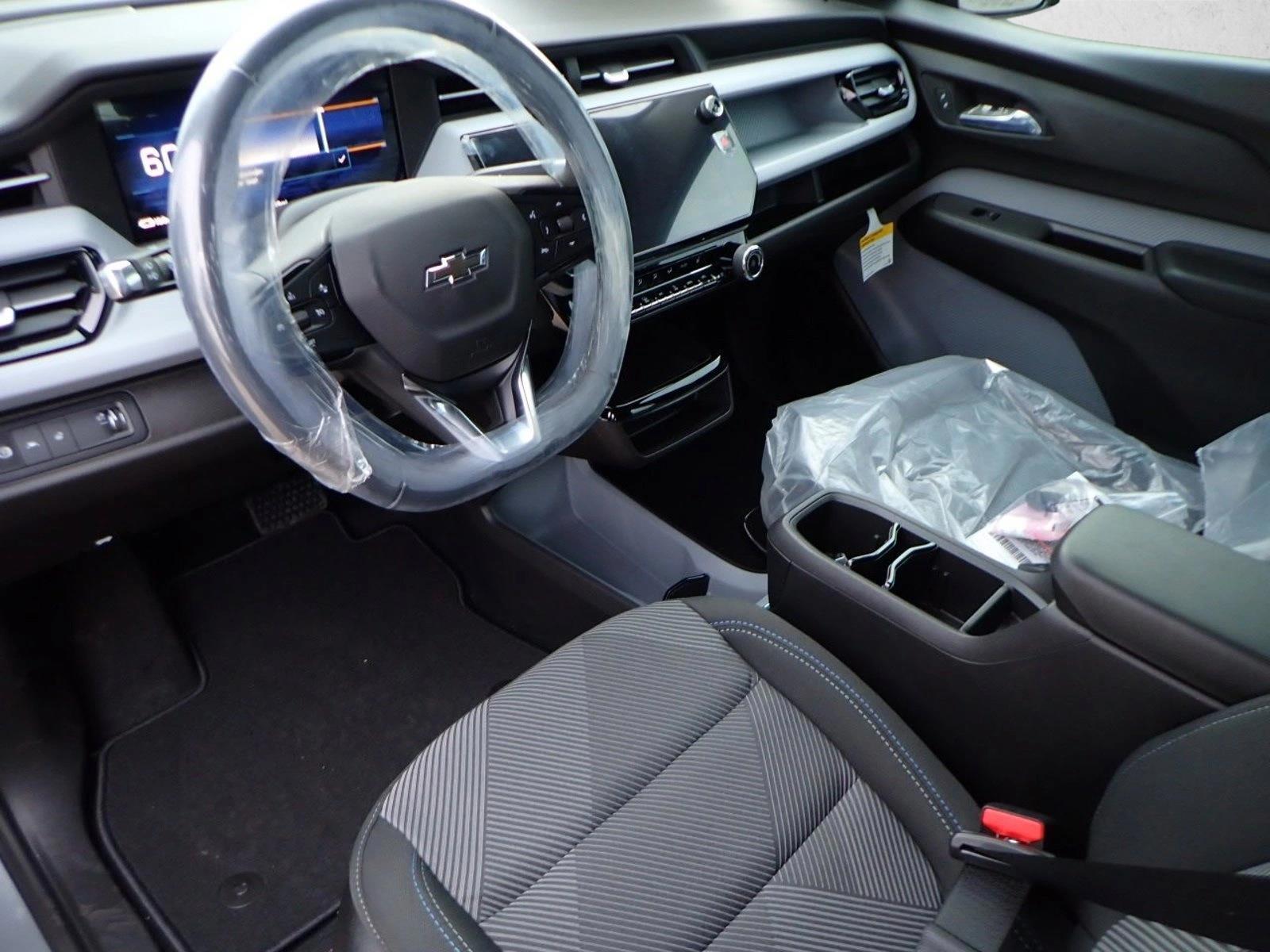 Thumbnail: 2027 Chevrolet Bolt EV - 3