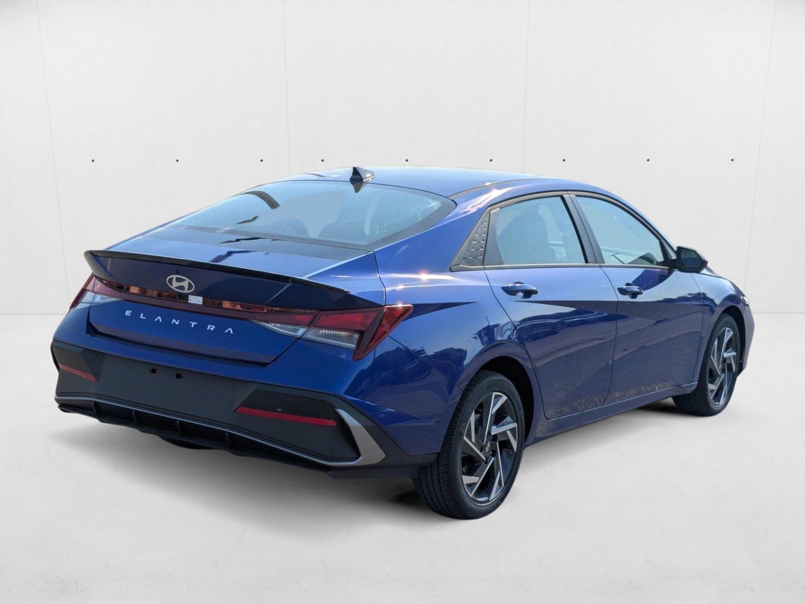 2025 Hyundai Elantra SEL - Photo 2