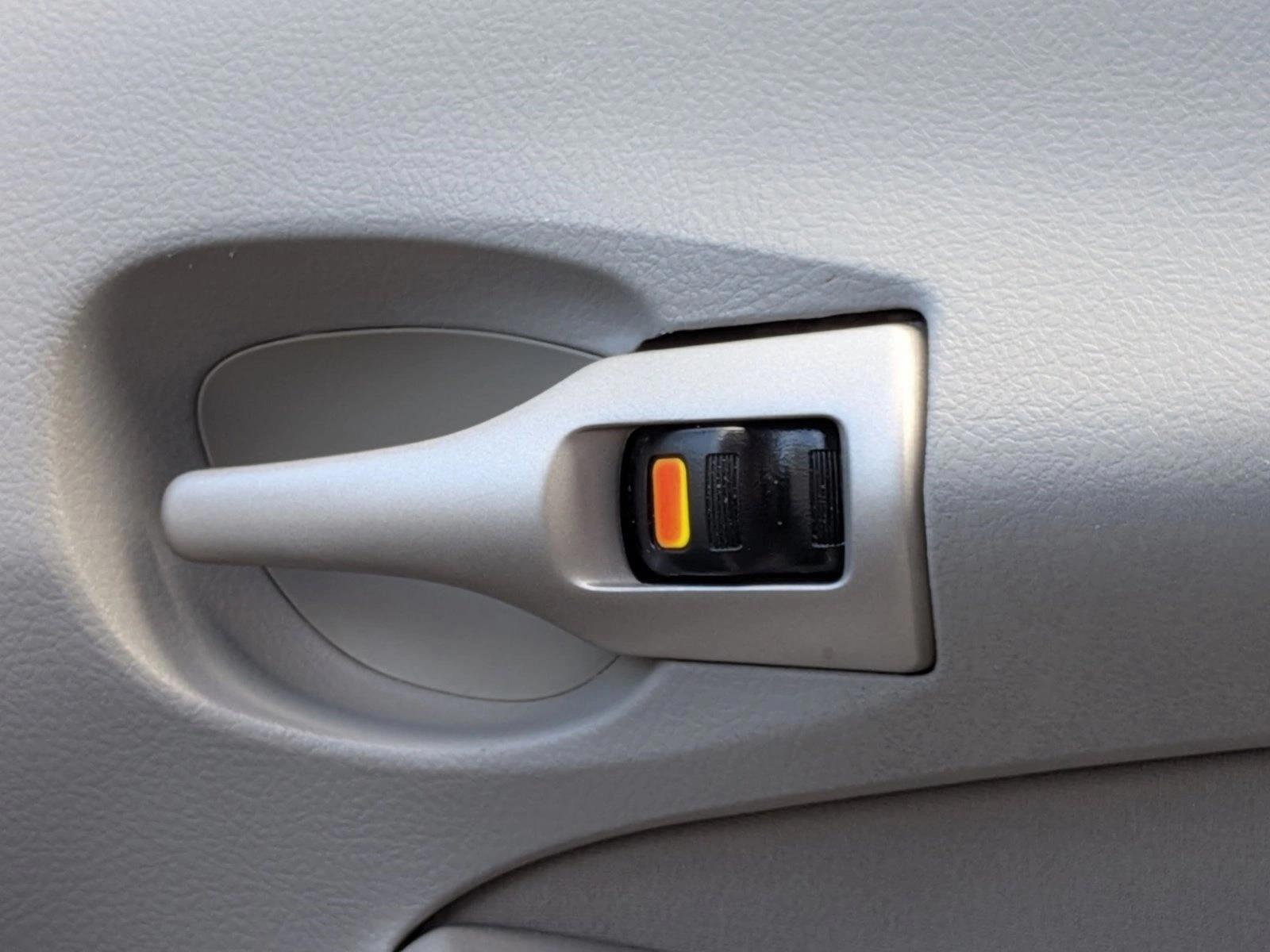 Thumbnail: 2010 Toyota Corolla - 3