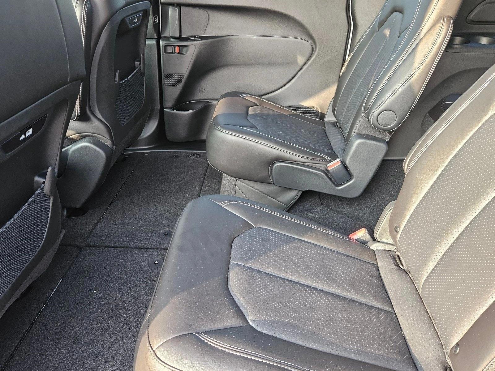 Thumbnail: 2027 Chrysler Pacifica - 5