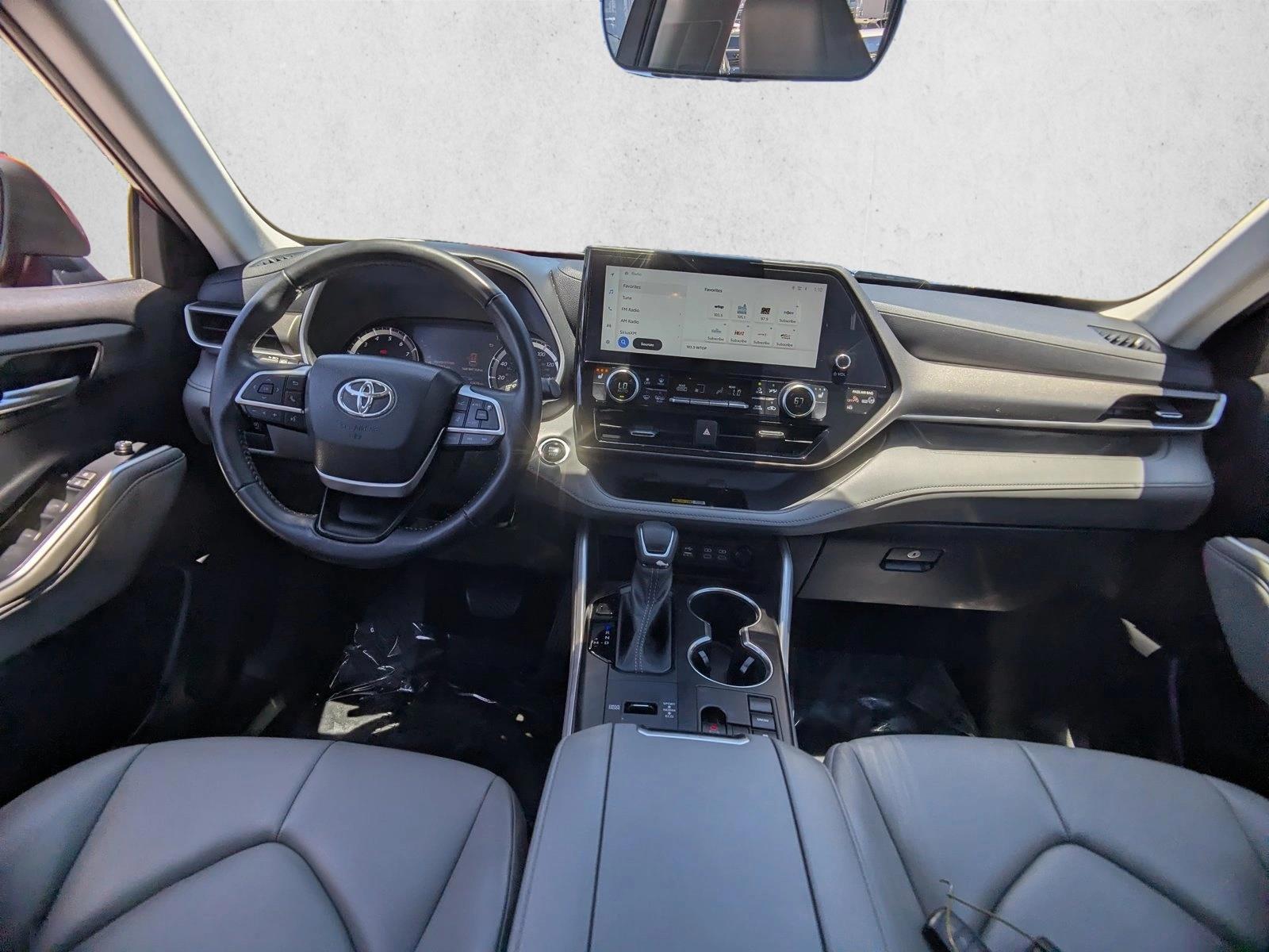Thumbnail: 2023 Toyota Highlander - 4