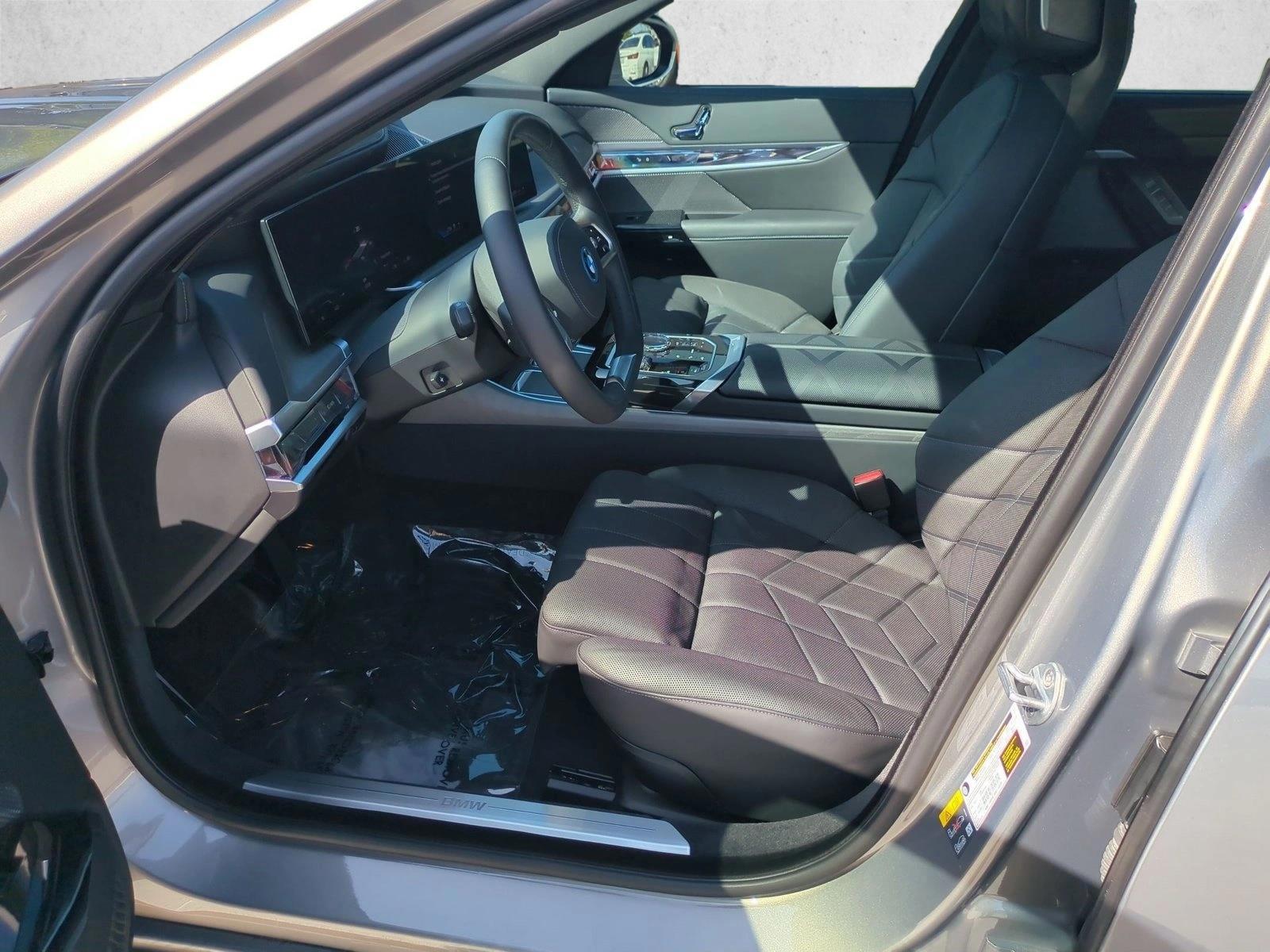 2025 BMW i7 50 - Photo 17