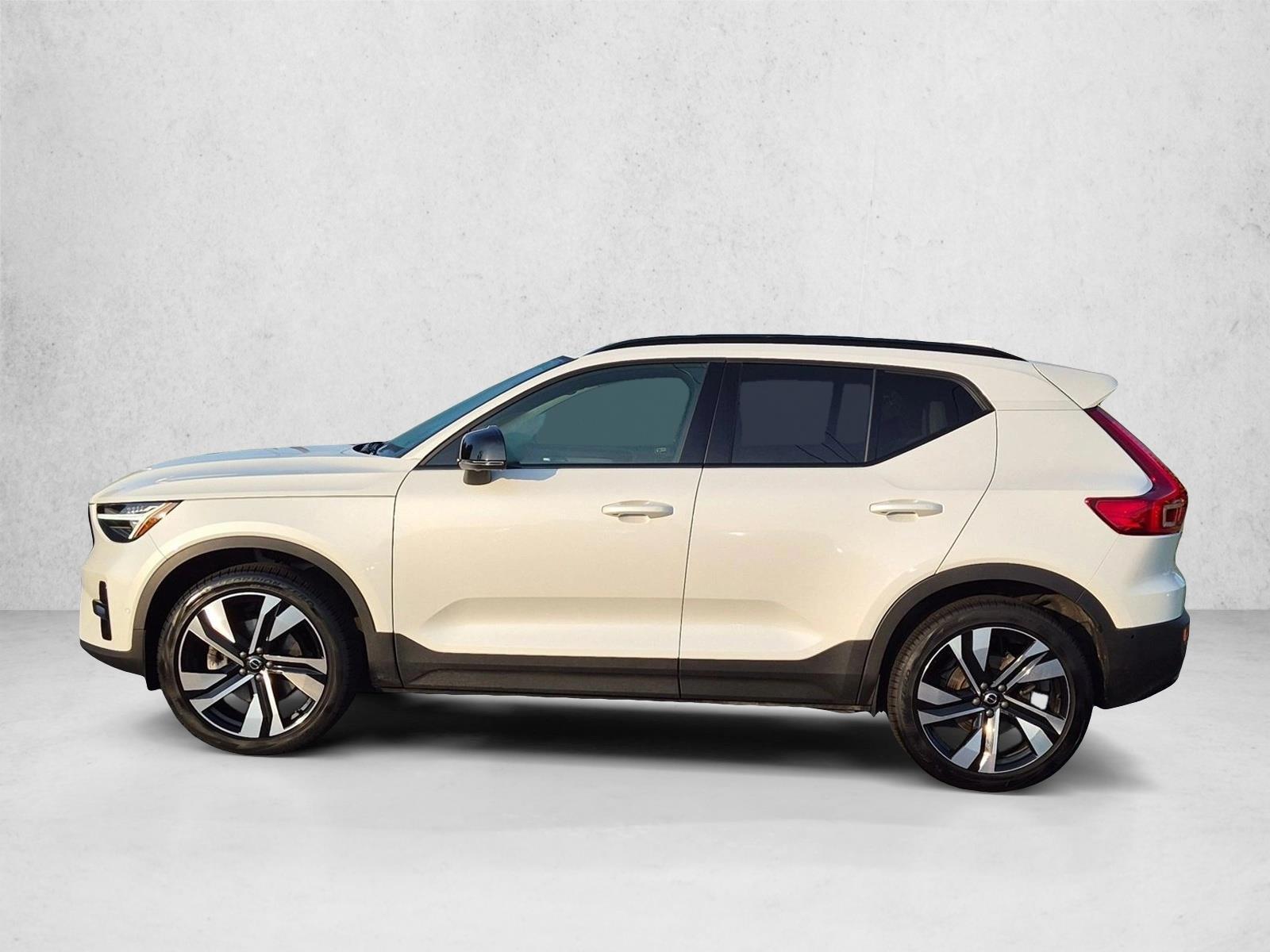 Thumbnail: 2026 Volvo XC40 - 2