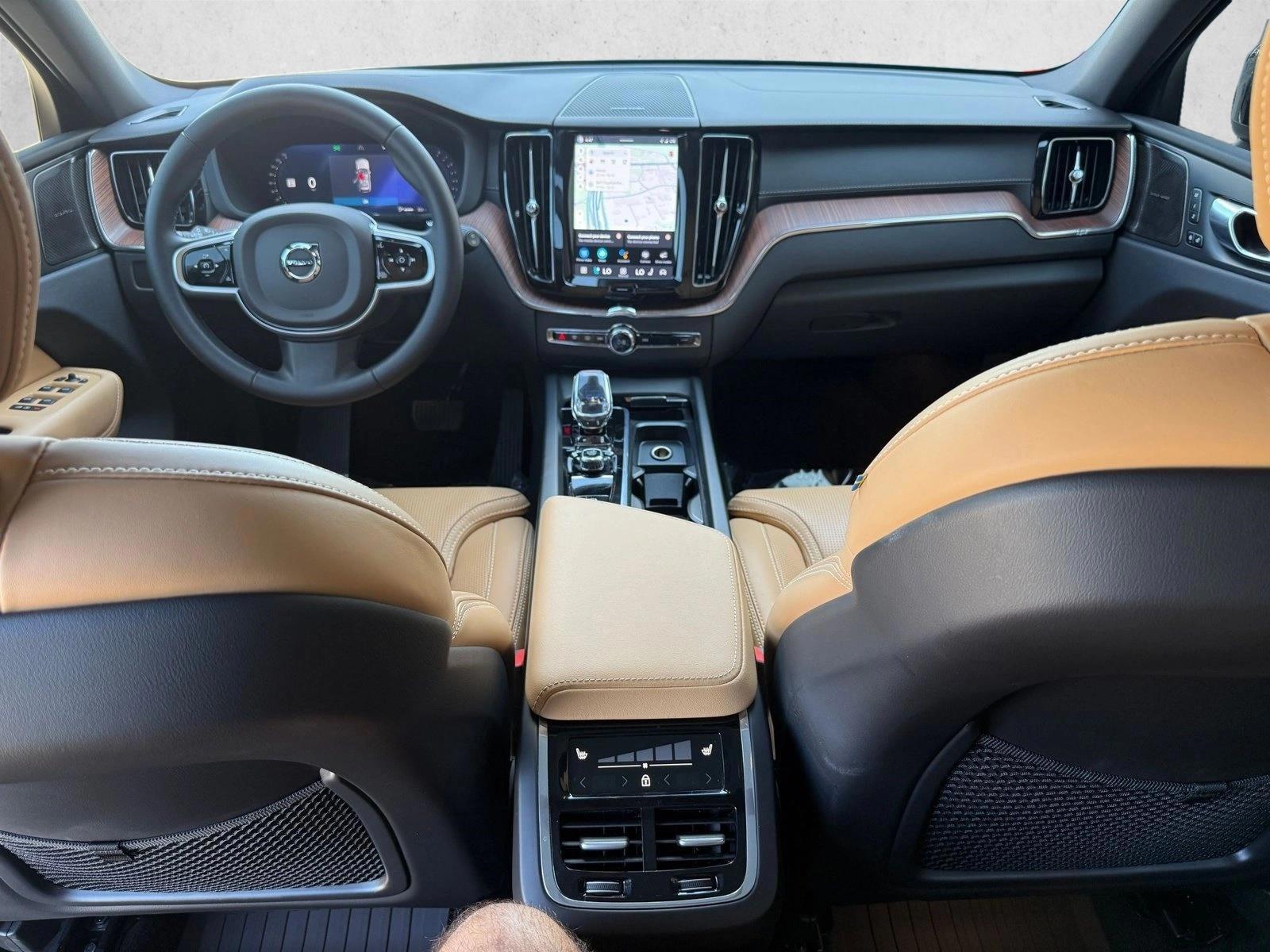 Thumbnail: 2025 Volvo XC60 - 3